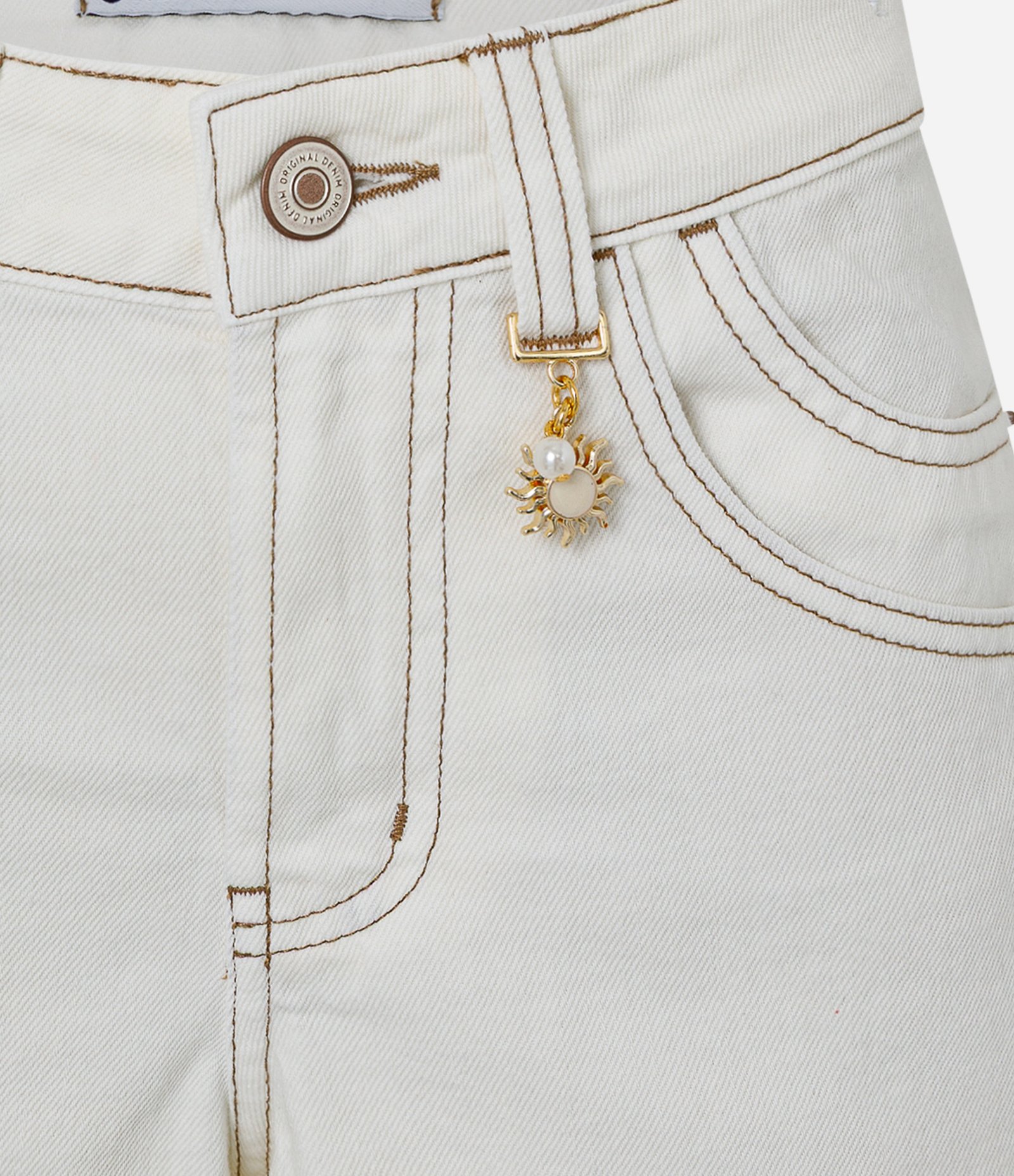 Short em Sarja com Barra Dobrada e Pingente de Pérola Branco 2