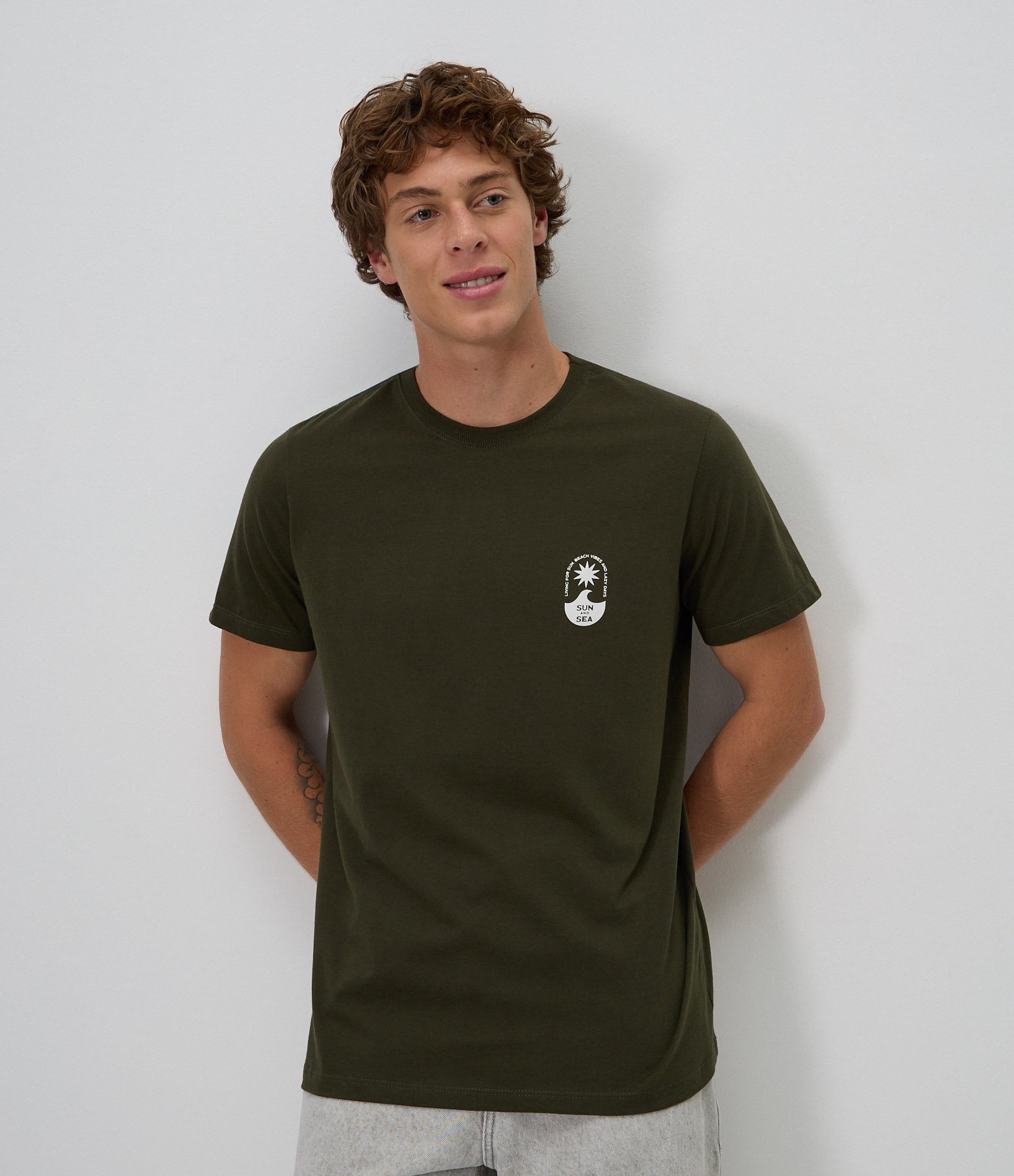 Camiseta Regular em Algodão com Lettering Sun and Sea Verde 3