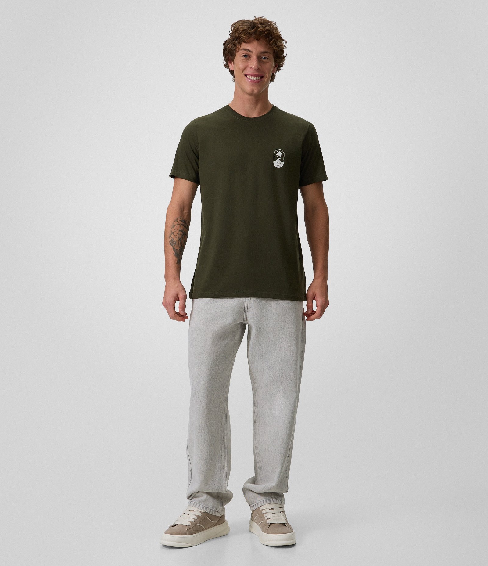 Camiseta Regular em Algodão com Lettering Sun and Sea Verde 4