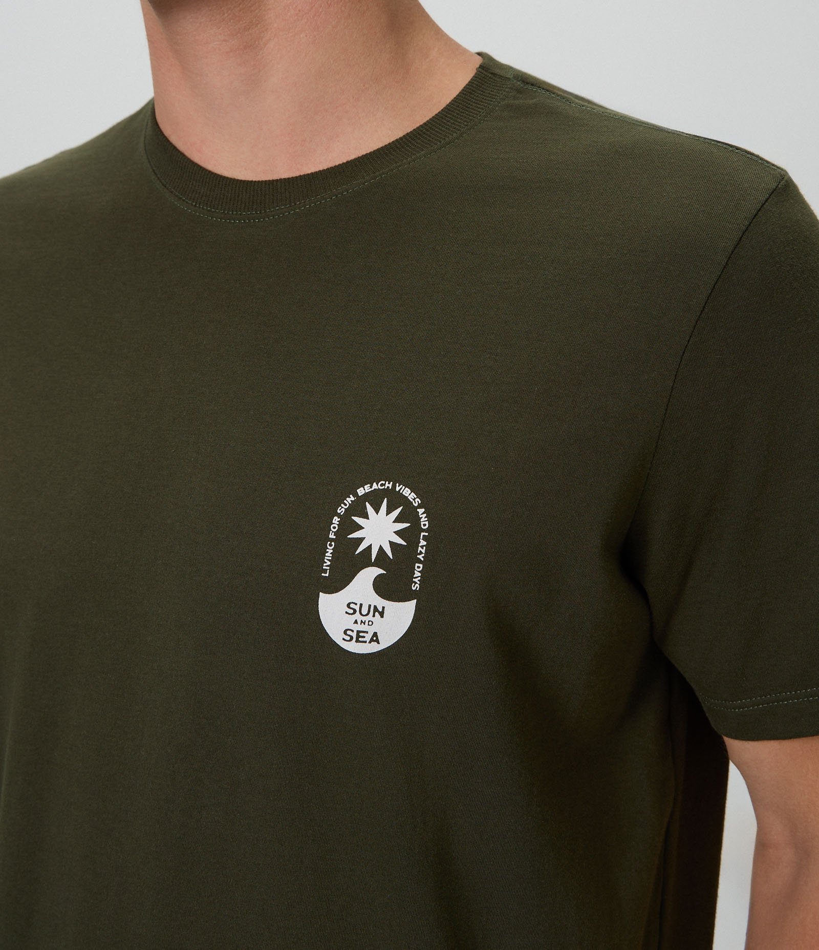 Camiseta Regular em Algodão com Lettering Sun and Sea Verde 6