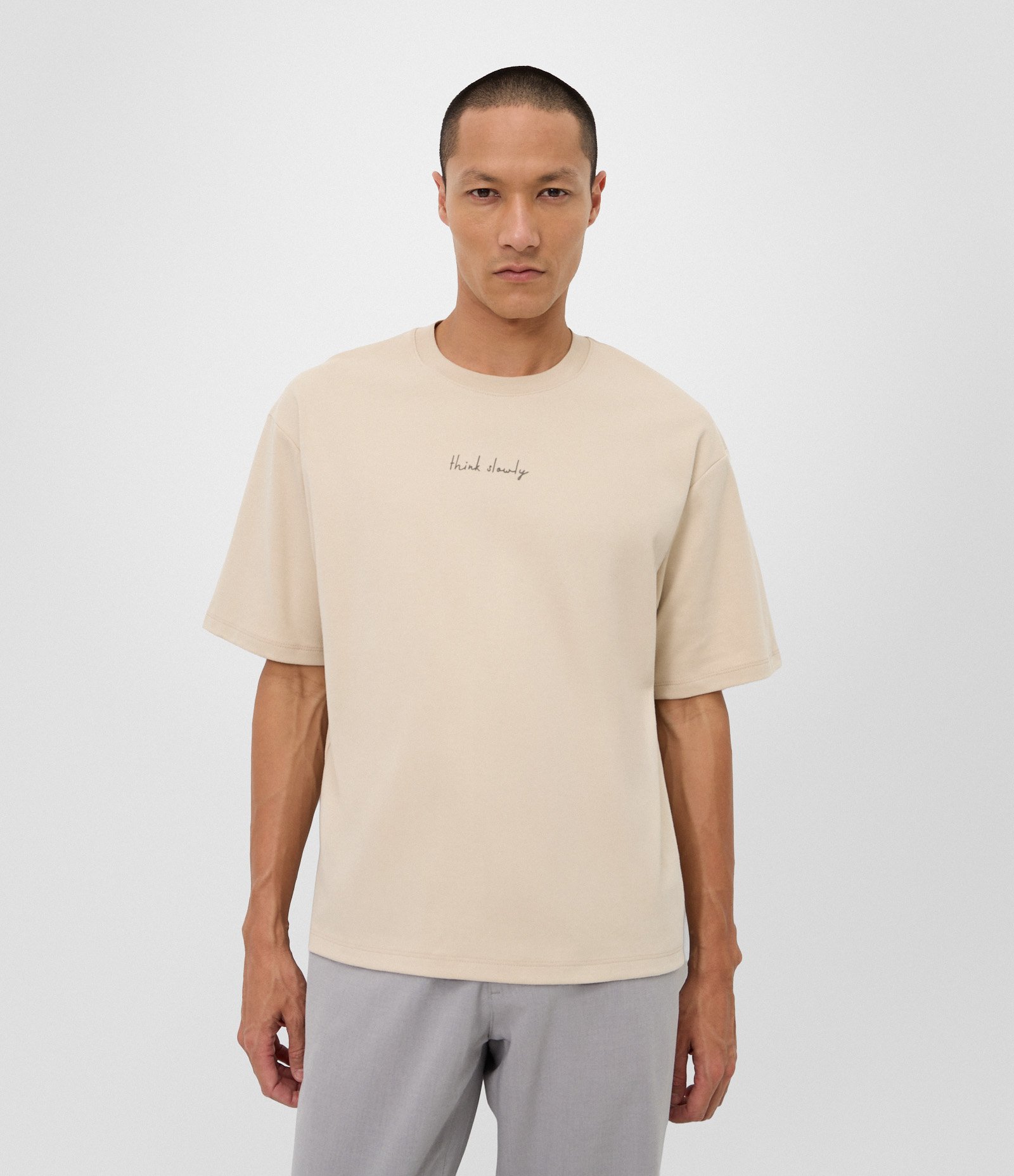 Camiseta Boxy em Algodão com Lettering Bordado Bege 1