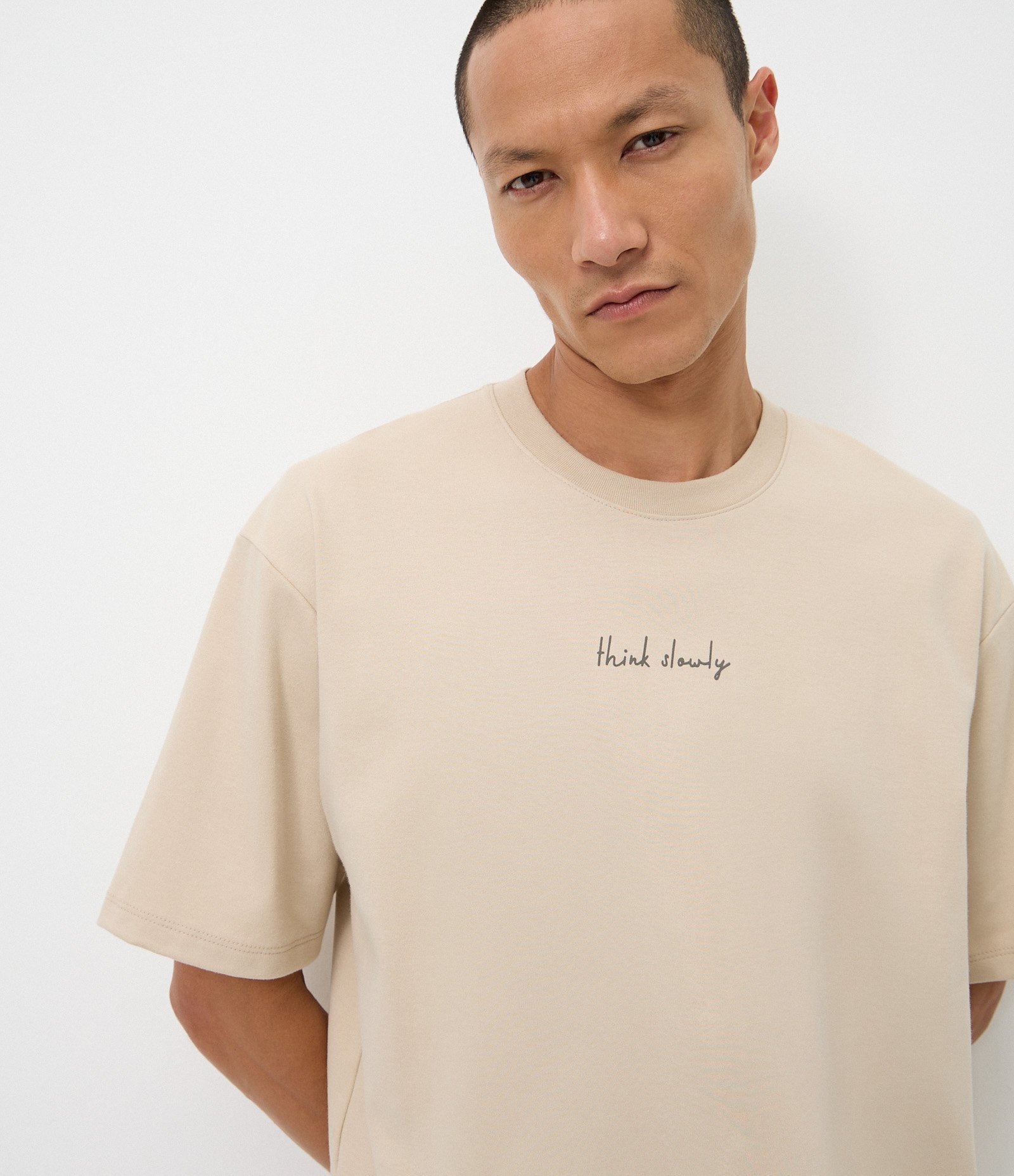 Camiseta Boxy em Algodão com Lettering Bordado Bege 4