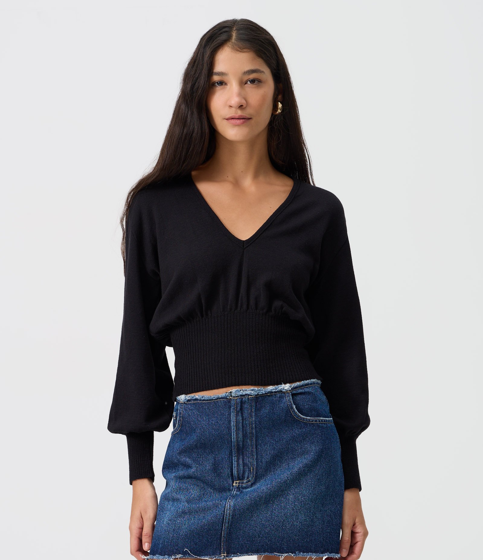 Blusa em Tricô com Decote V Profundo Preto 1
