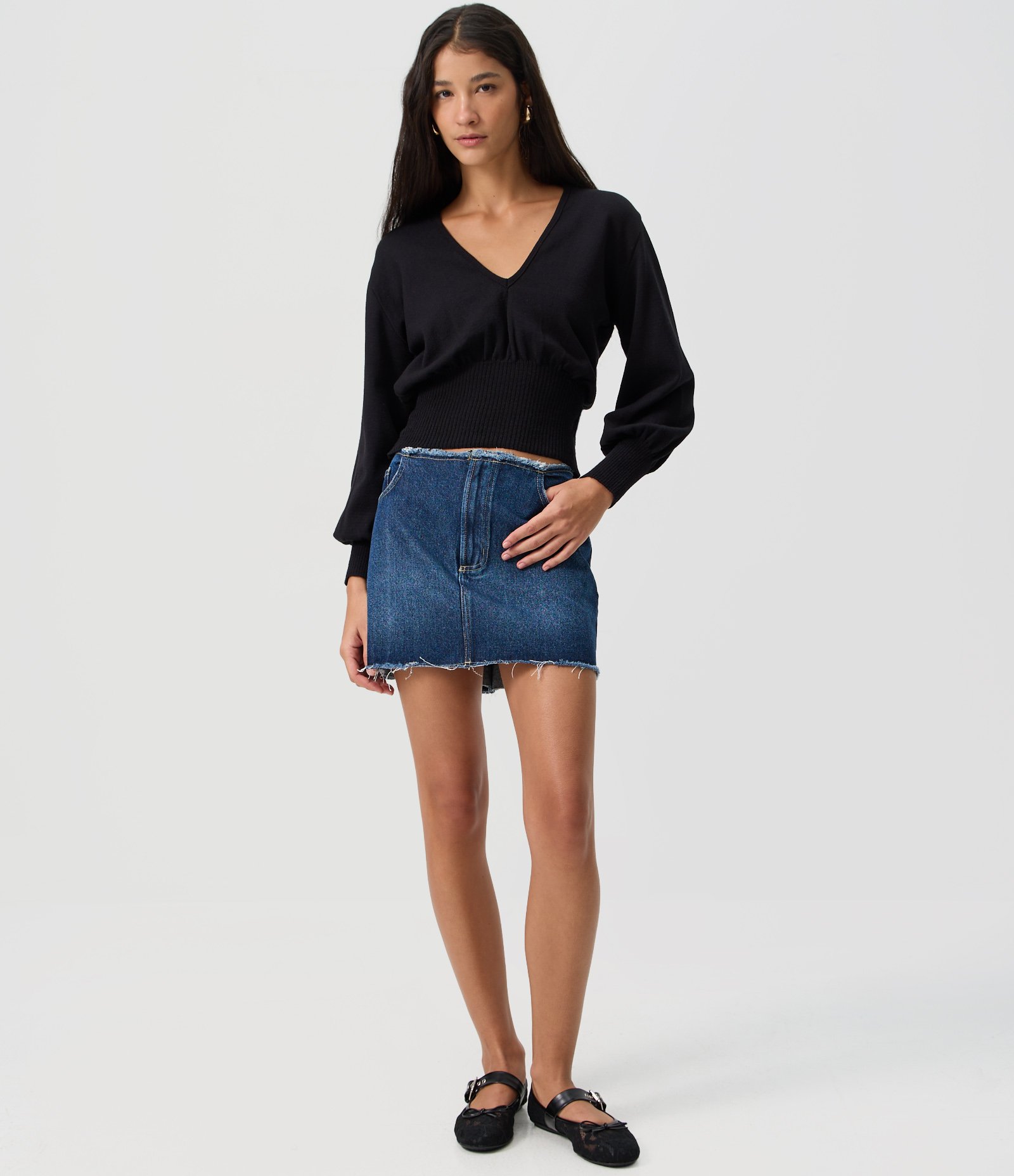Blusa em Tricô com Decote V Profundo Preto 2
