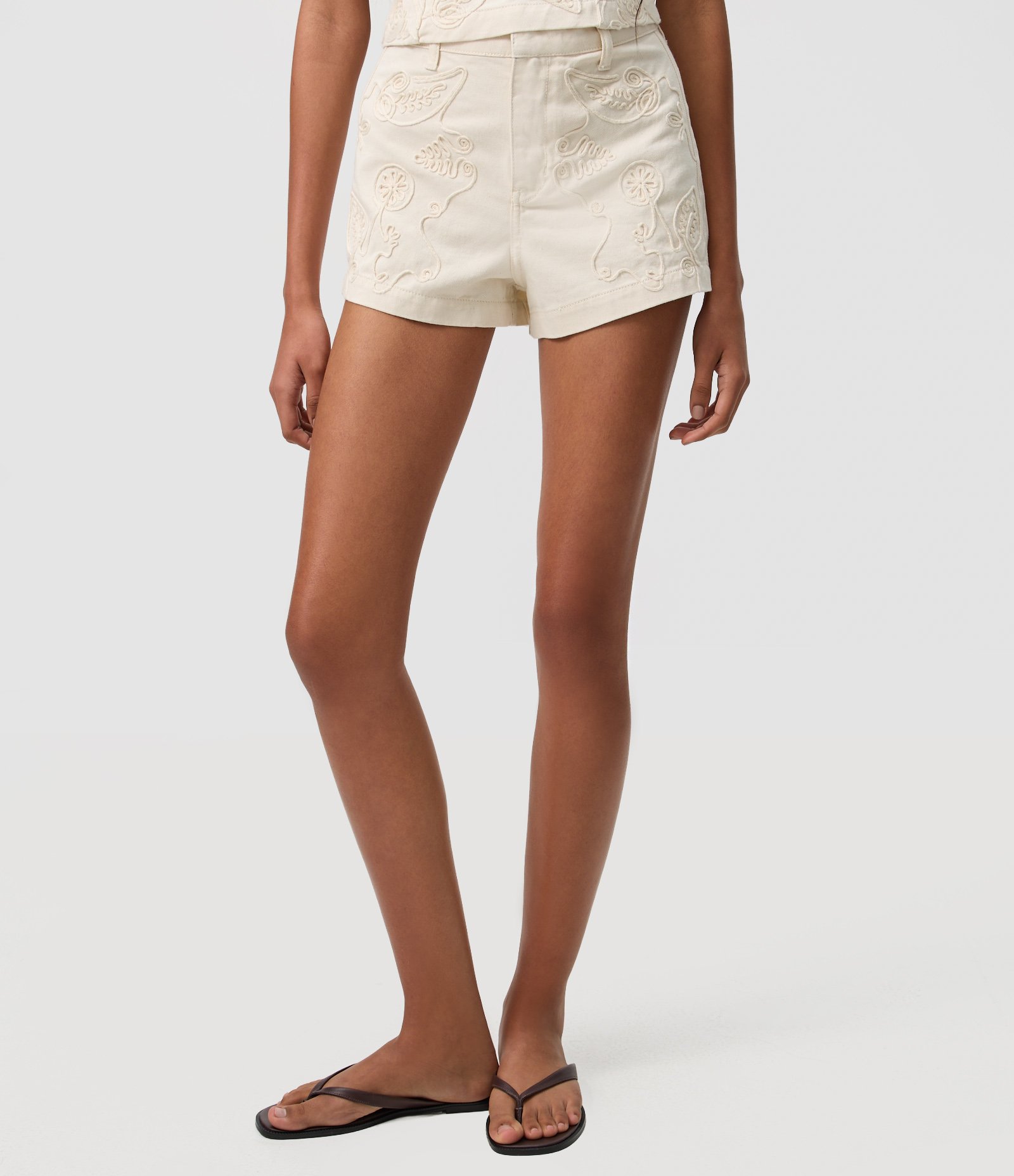 Short Alfaiatado em Sarja com Bordado Floral Off White 3