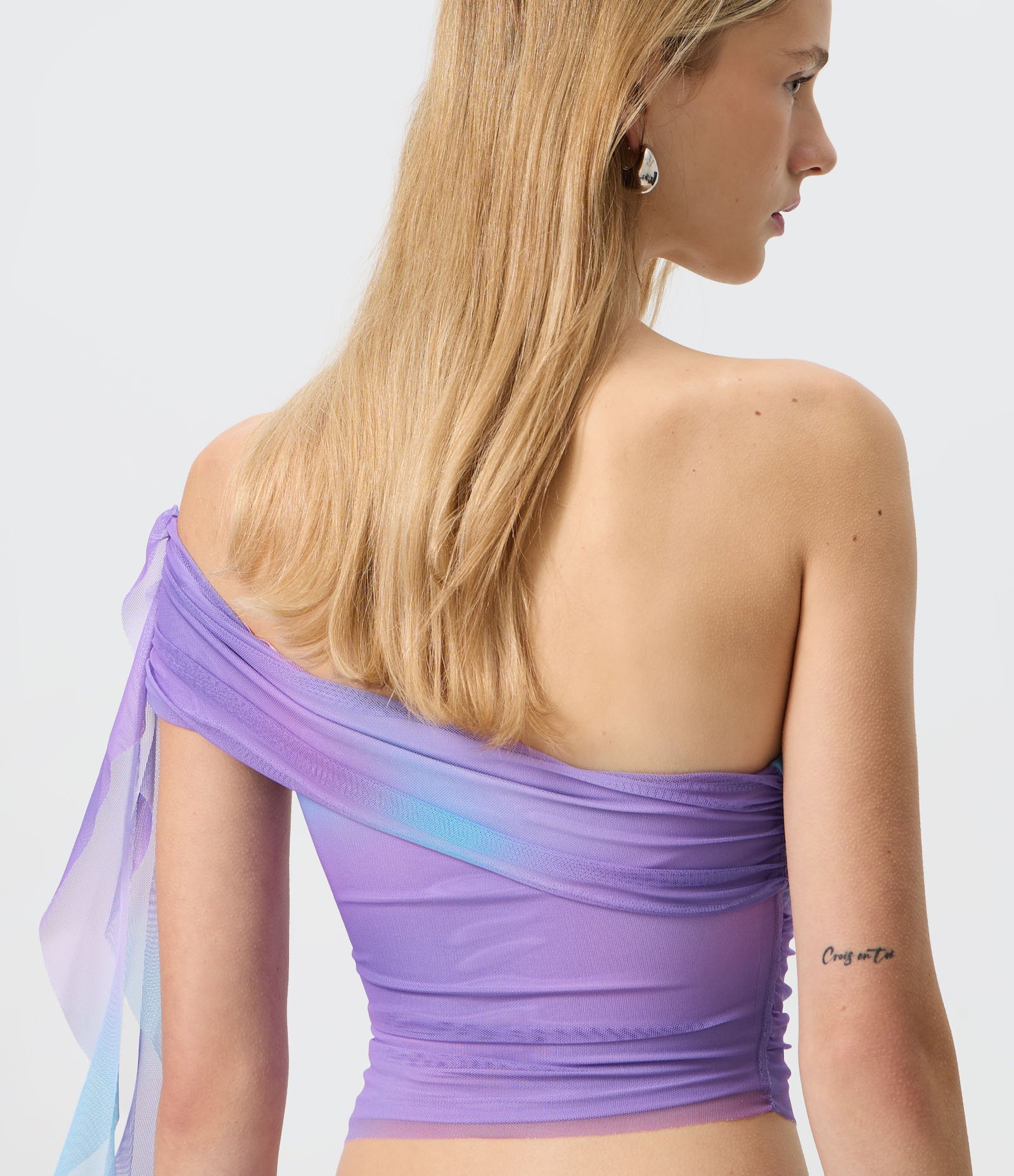 Blusa Ombro Único em Tule Estampado com Pontas Alongadas Roxo 4