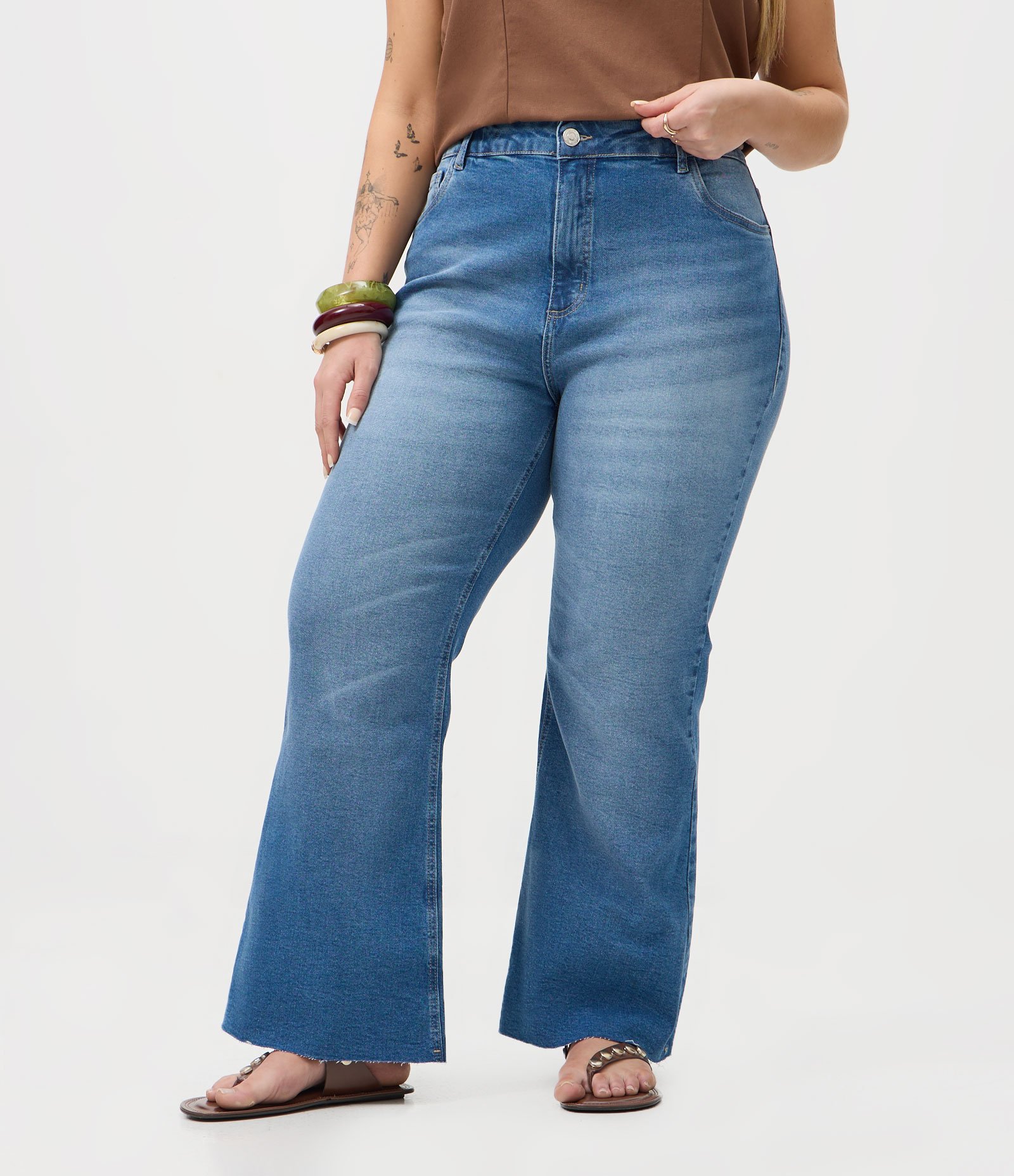 Calça Boot Cut em Jeans com Elastano e Barra a Fio Curve & Plus Size Azul 2