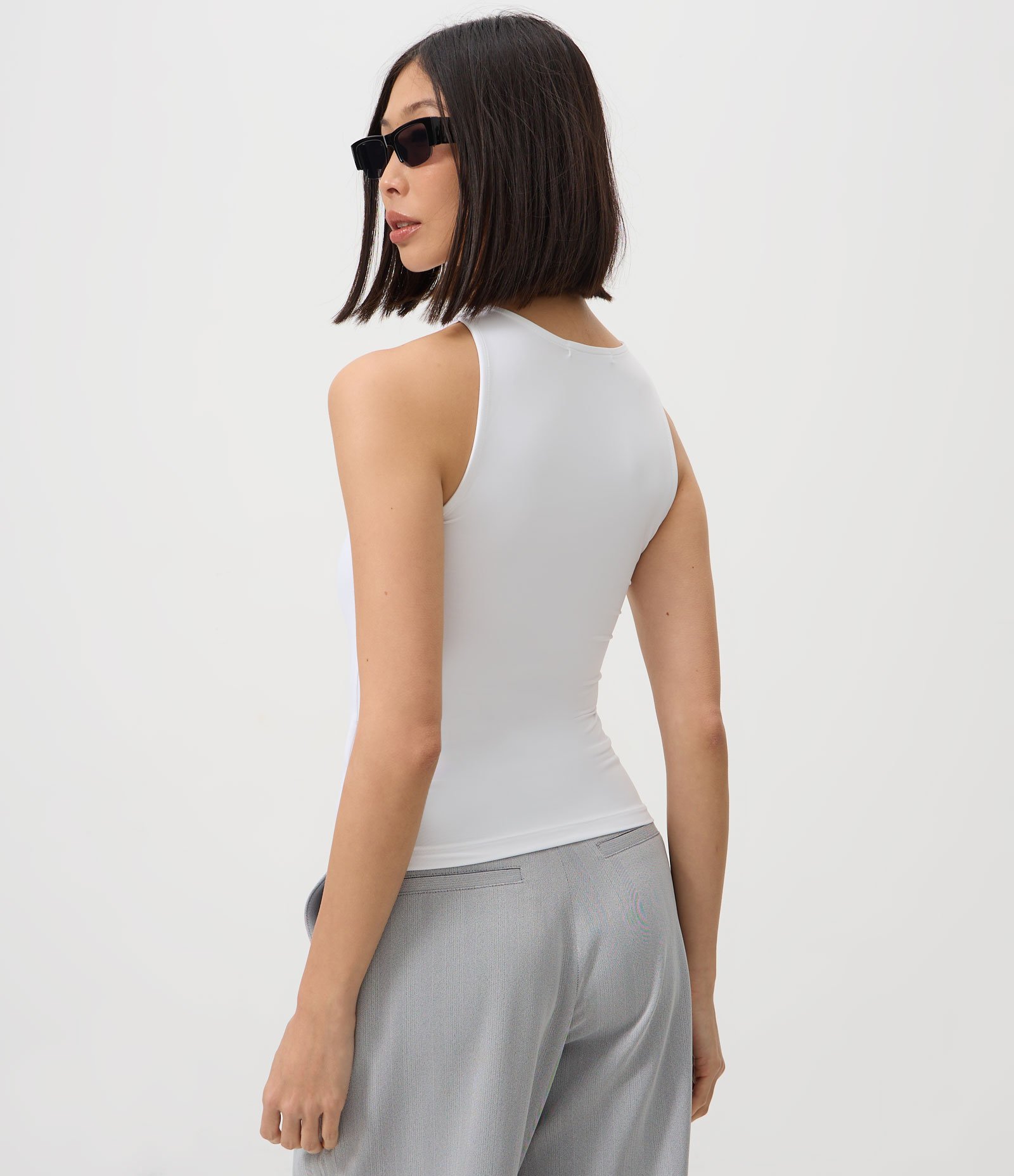 Blusa em Poliamida com Gola Redonda Branco 4