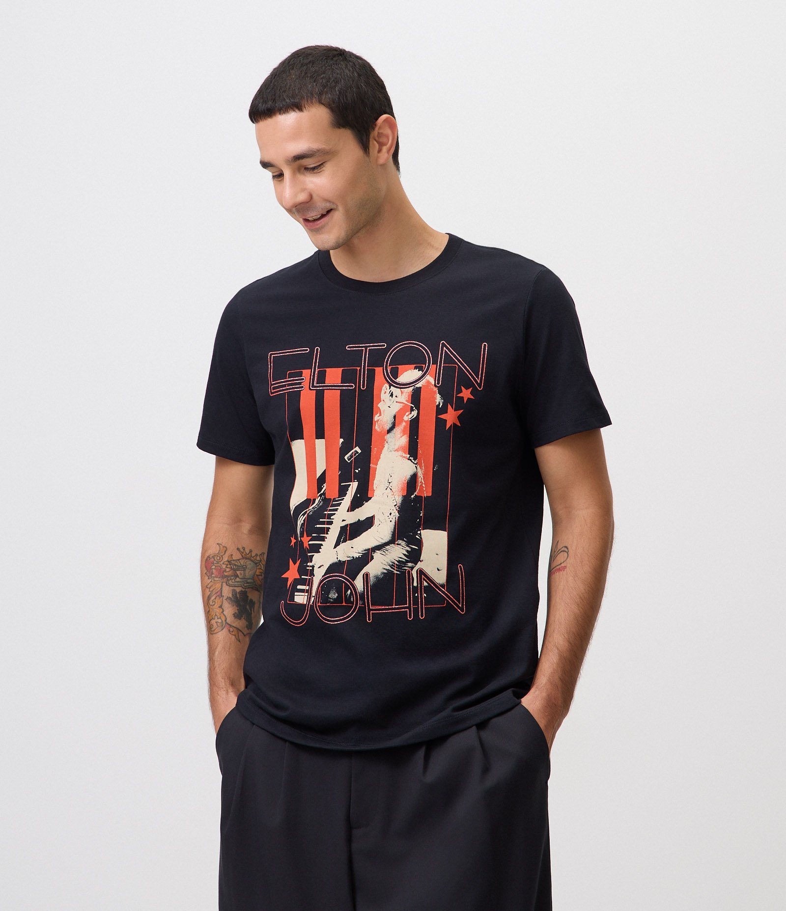 Camiseta Regular em Algodão do Elton John Preto 1