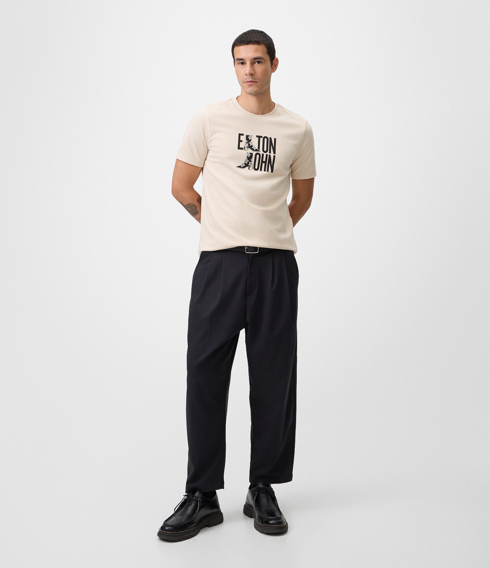 Camiseta Slim com Lettering Elton John e Detalhes em Glitter Bege 2