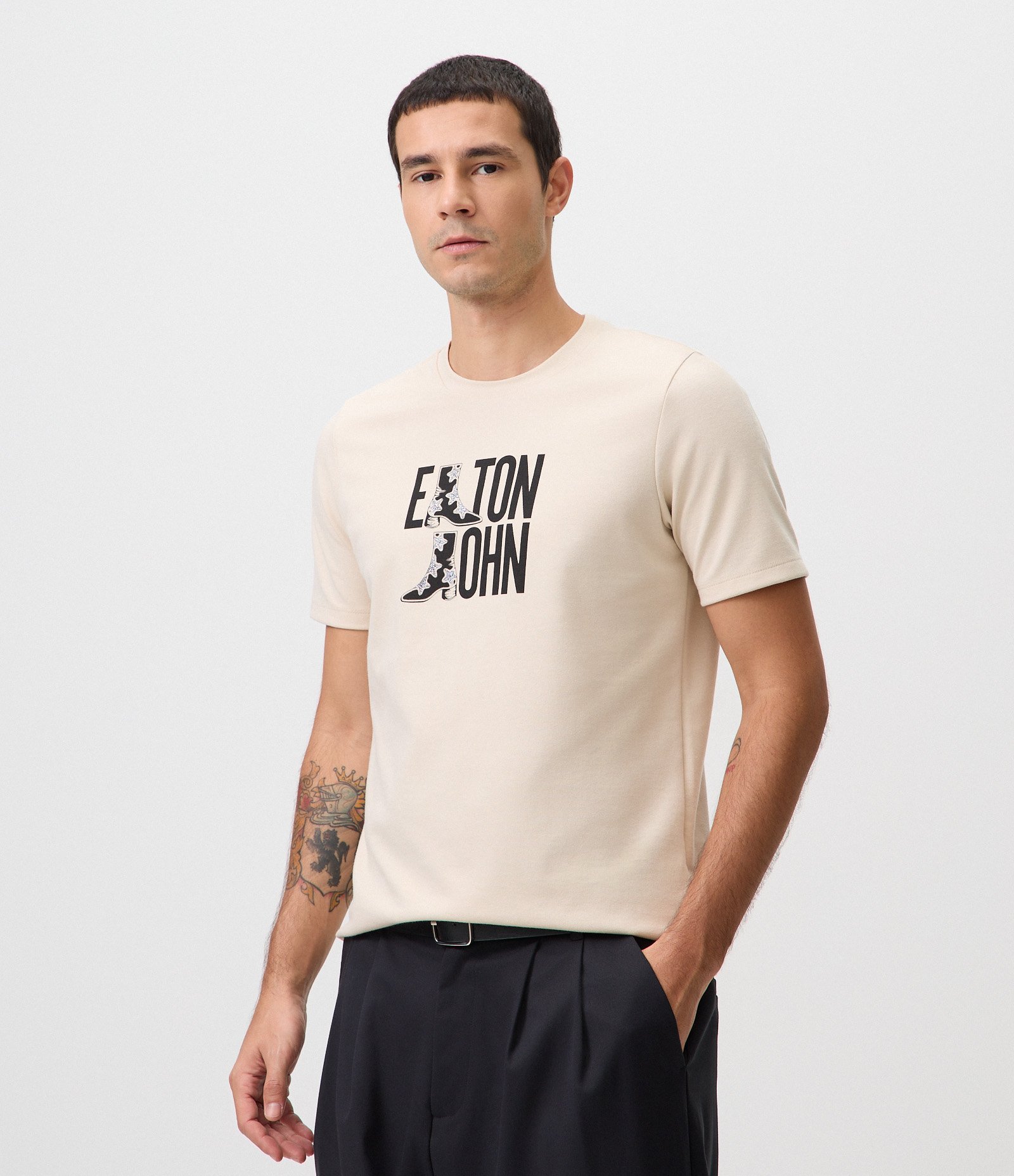 Camiseta Slim com Lettering Elton John e Detalhes em Glitter Bege 3