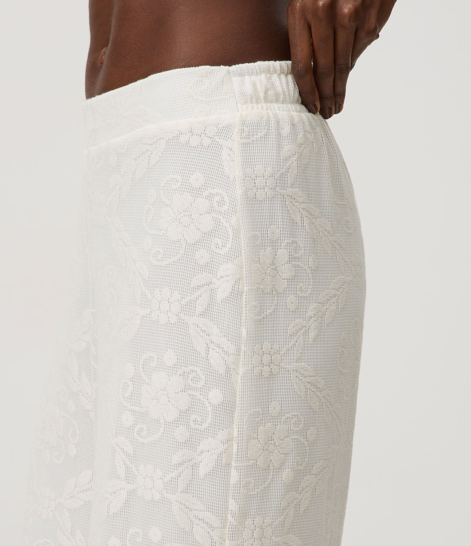 Calça em Jacquard com Textura Floral e Modelagem Ampla Branco 4