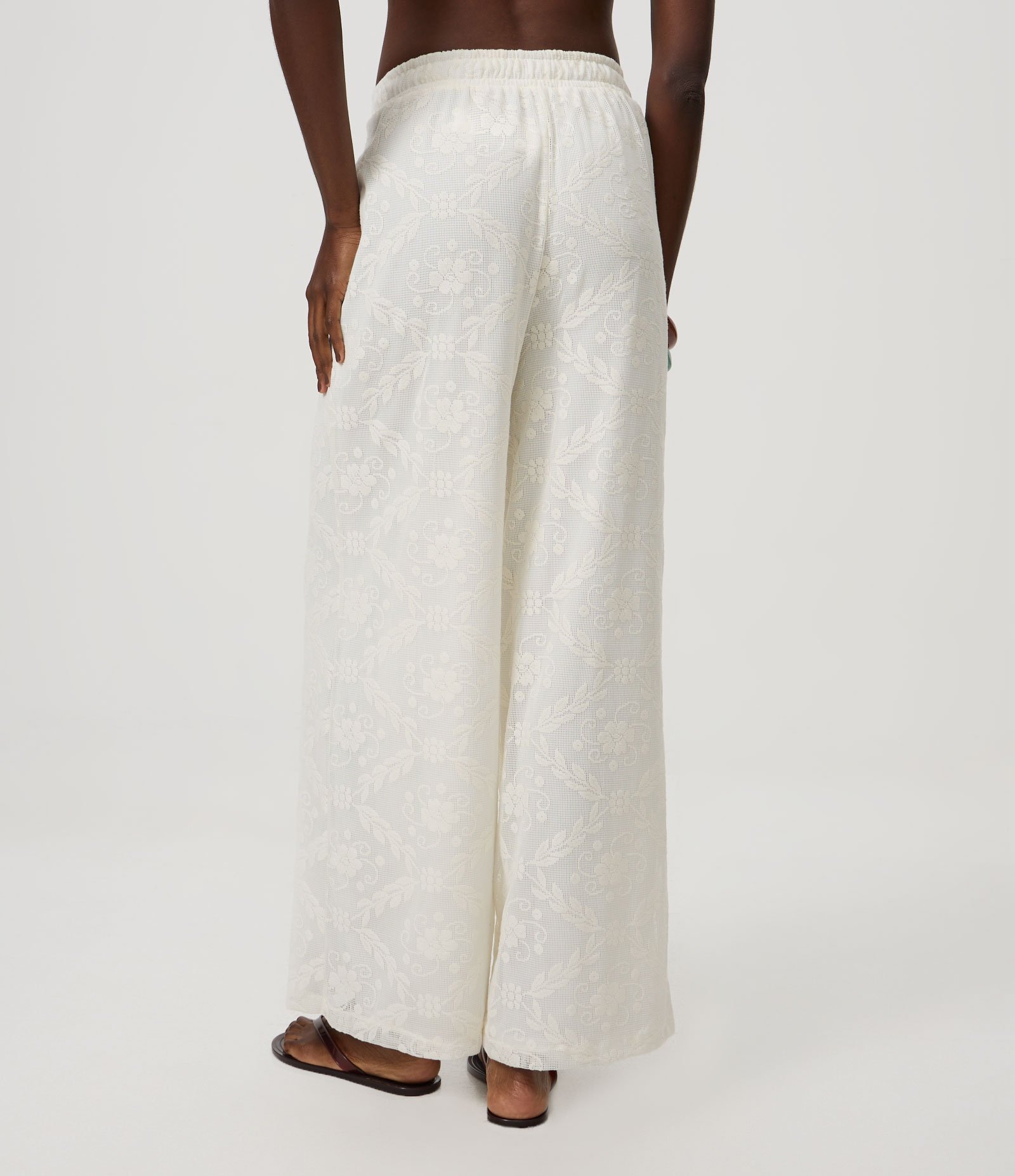 Calça em Jacquard com Textura Floral e Modelagem Ampla Branco 5