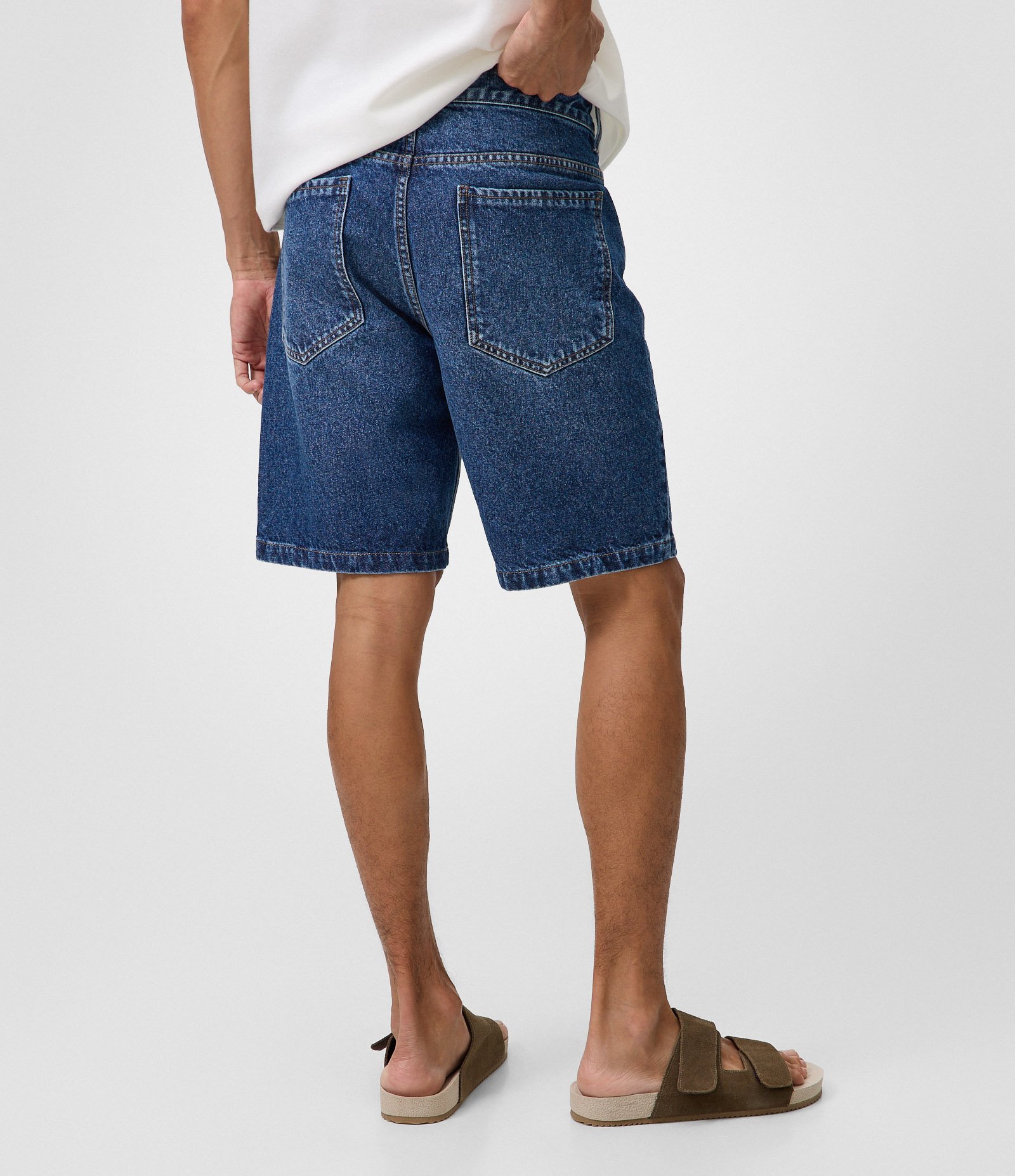 Bermuda Slim em Jeans com Bolsos Funcionais Azul 4