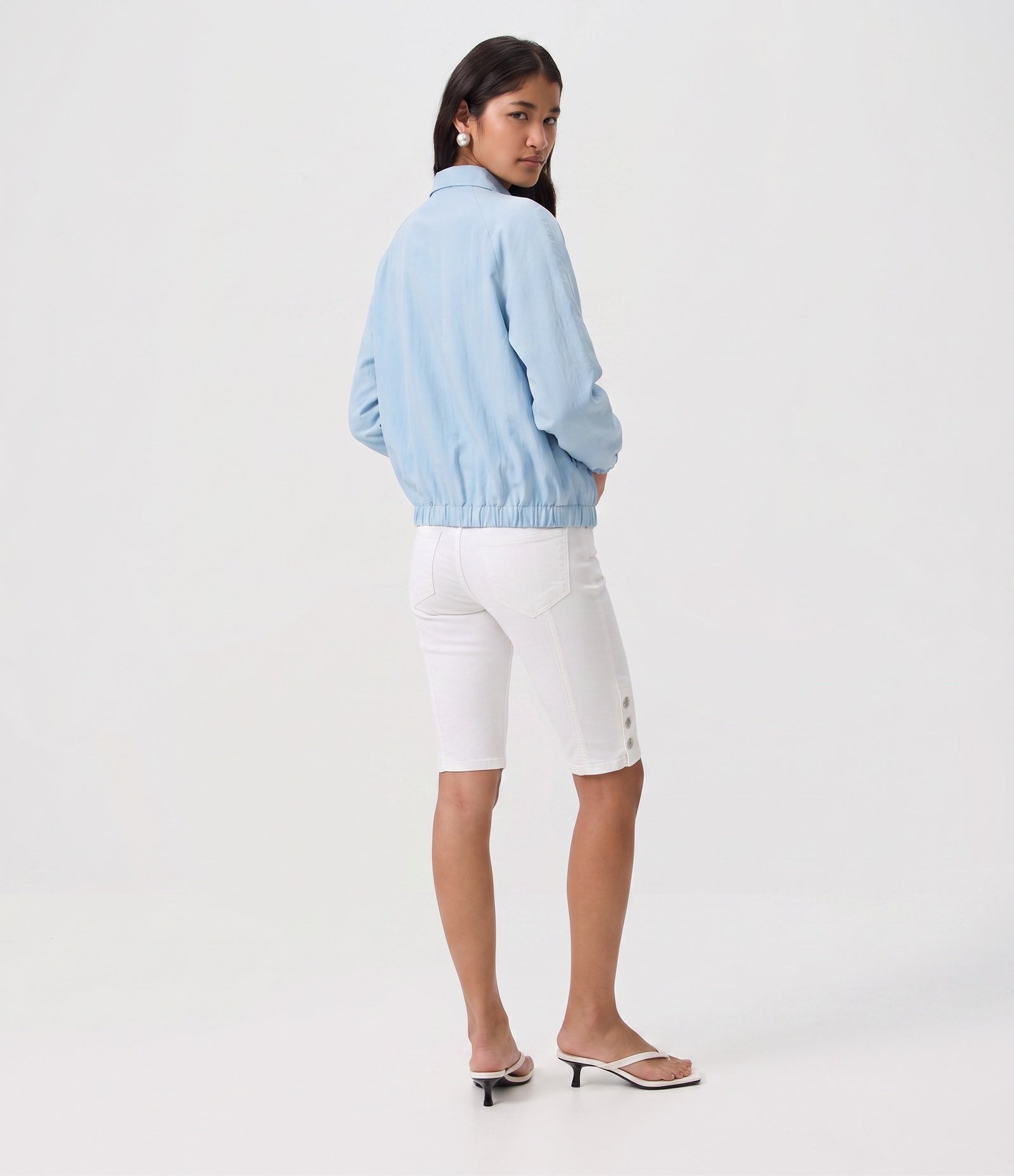 Calça Capri em Sarja com Cós Transpassado e Cintura Média Branco 4