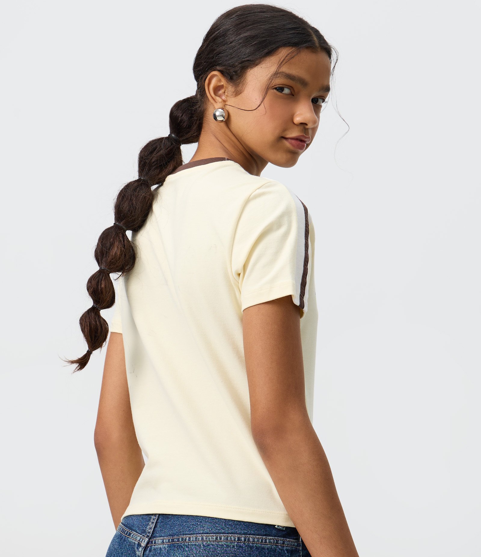 Camiseta New T-Shirt com Lettering Noronha e Detalhes Contrastantes Amarelo Claro 4
