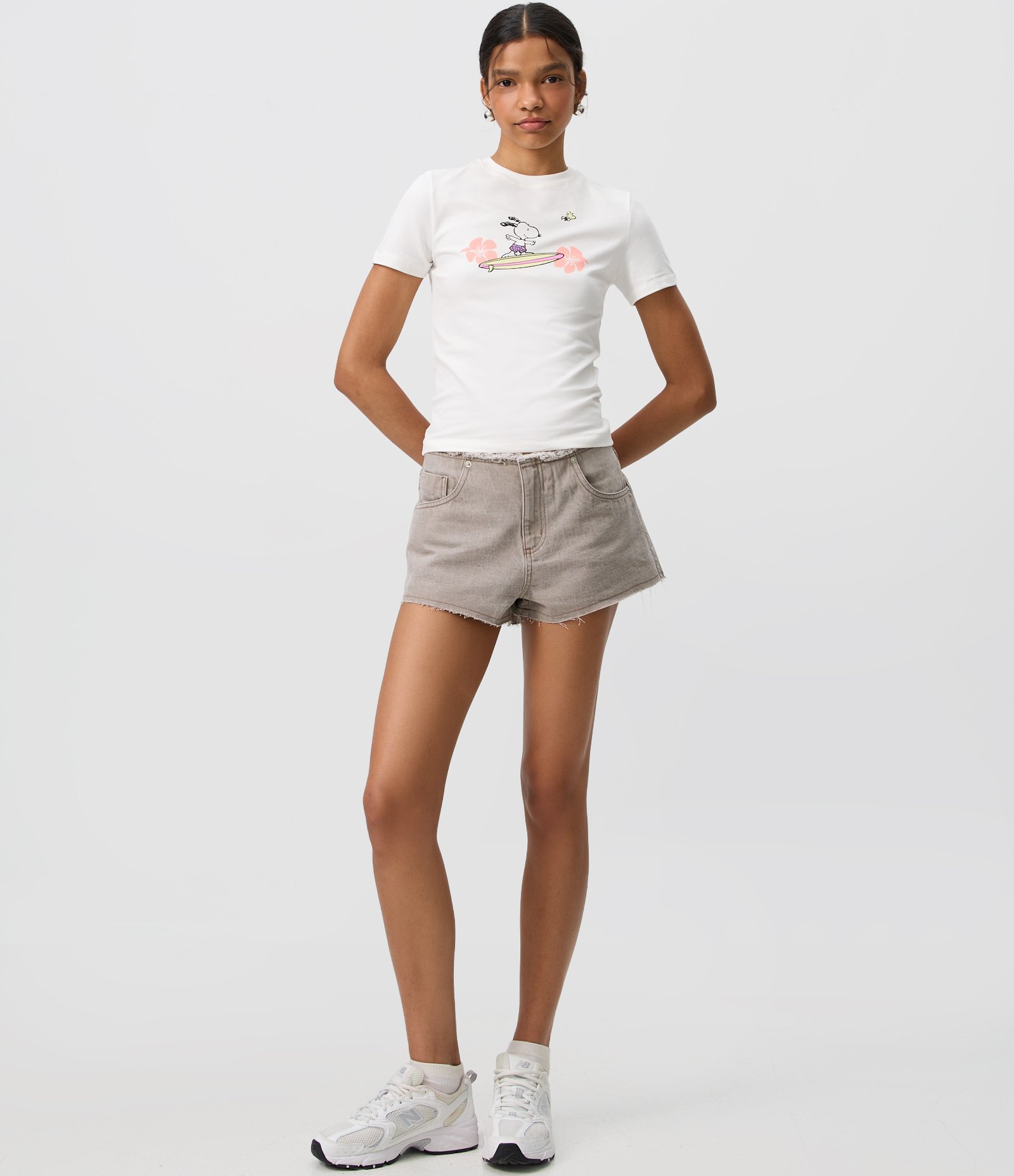 Camiseta com Estampa Snoopy Surfista com Lettering Branco 2