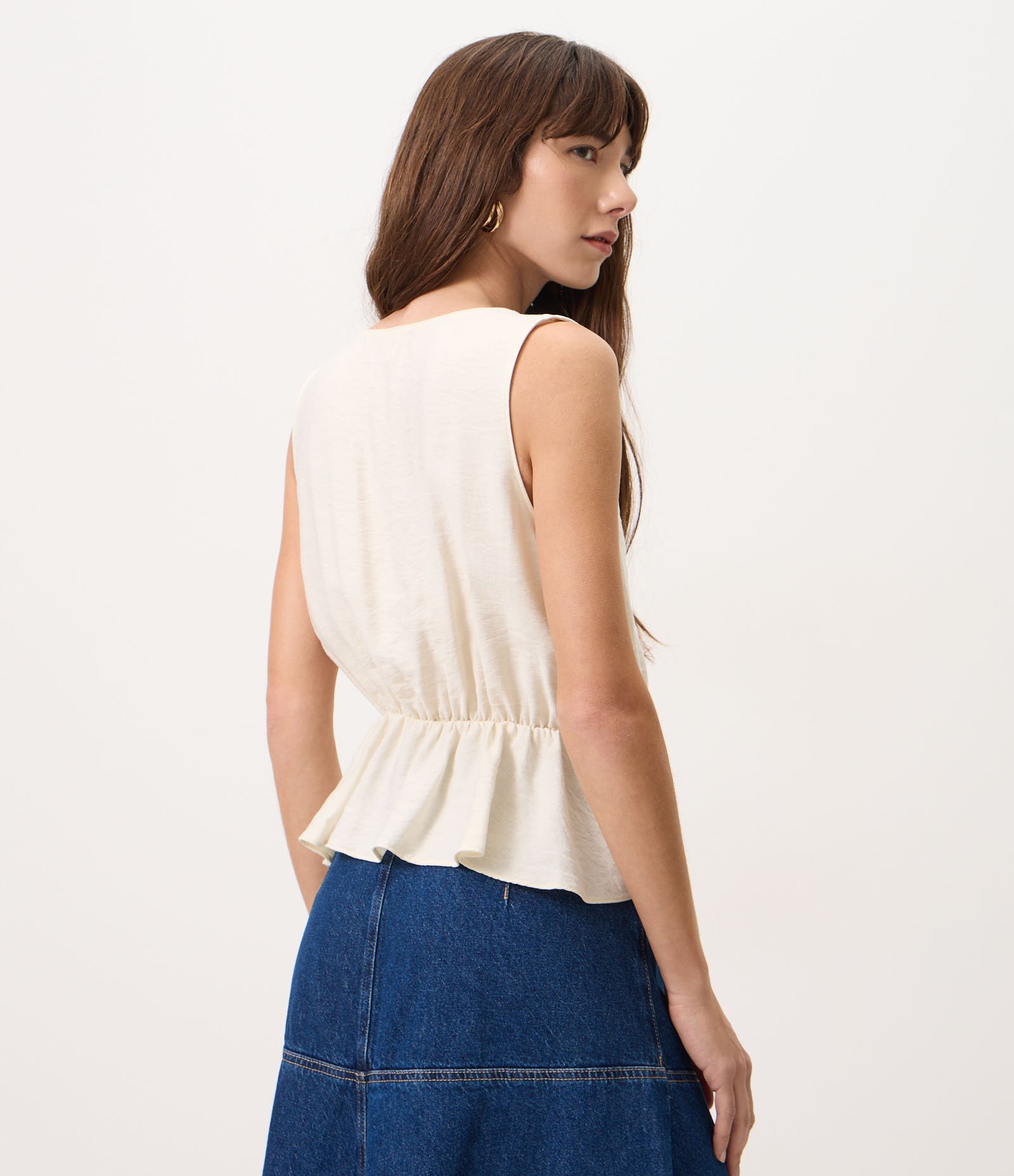 Blusa Bata em Viscose com Renda no Decote V Branco 4