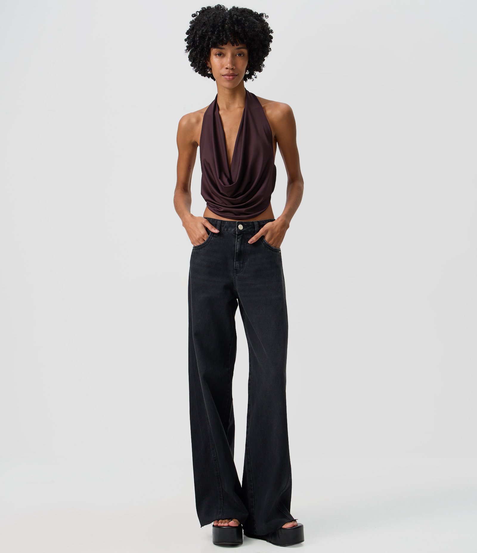 Blusa Frente Única em Malha com Decote Degagê Marrom 2