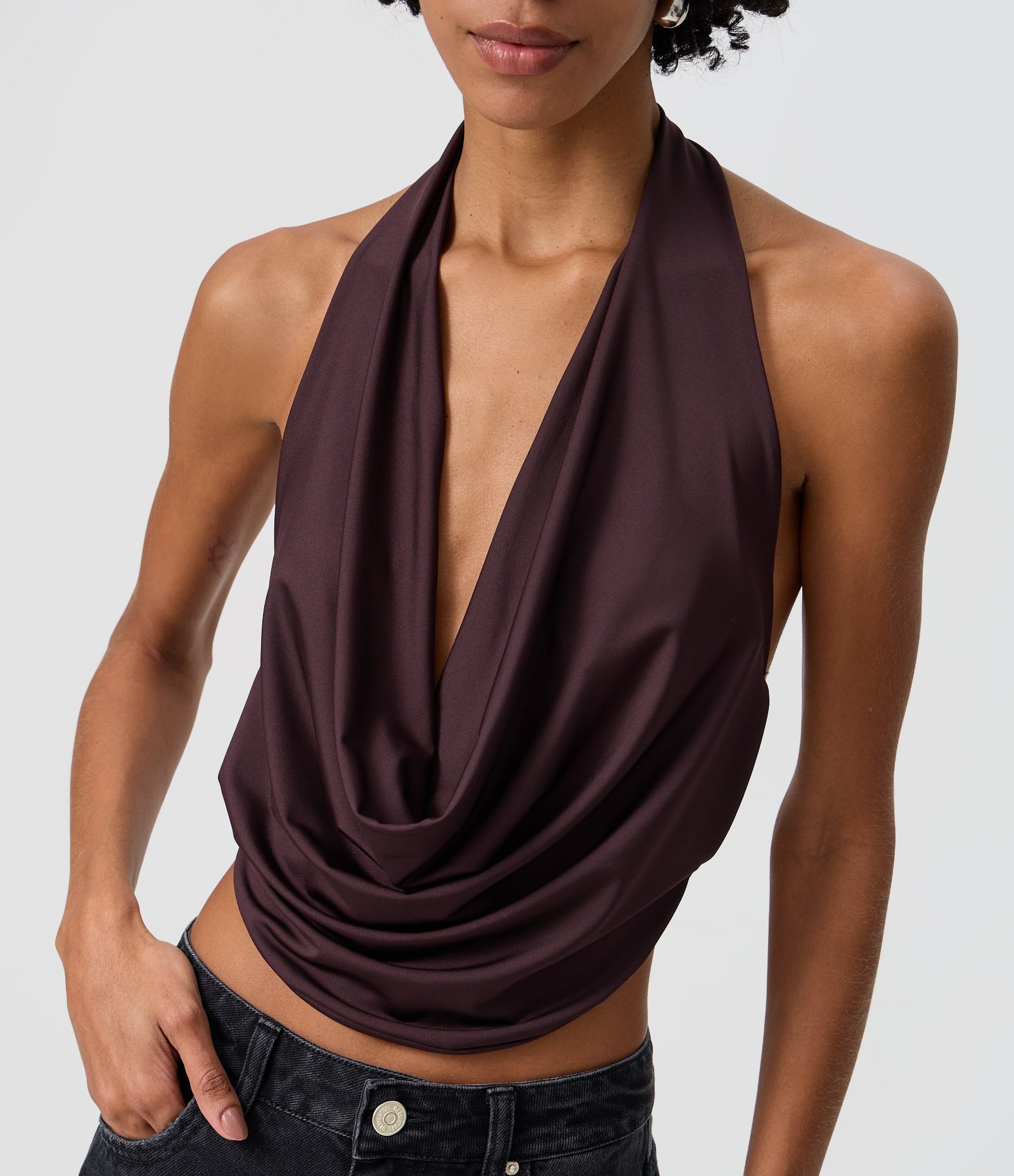 Blusa Frente Única em Malha com Decote Degagê Marrom 3