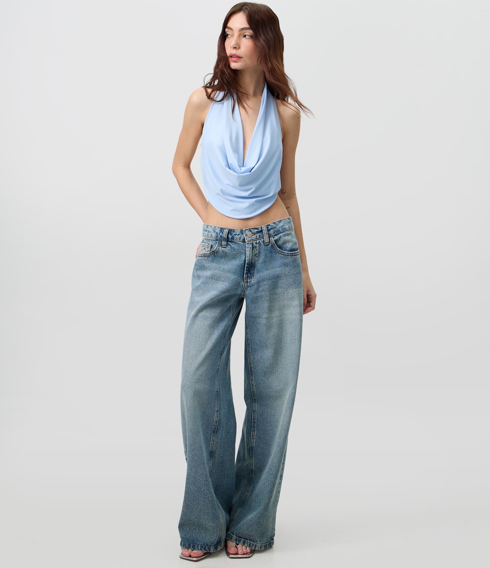 Blusa Frente Única em Malha com Decote Degagê Azul 2
