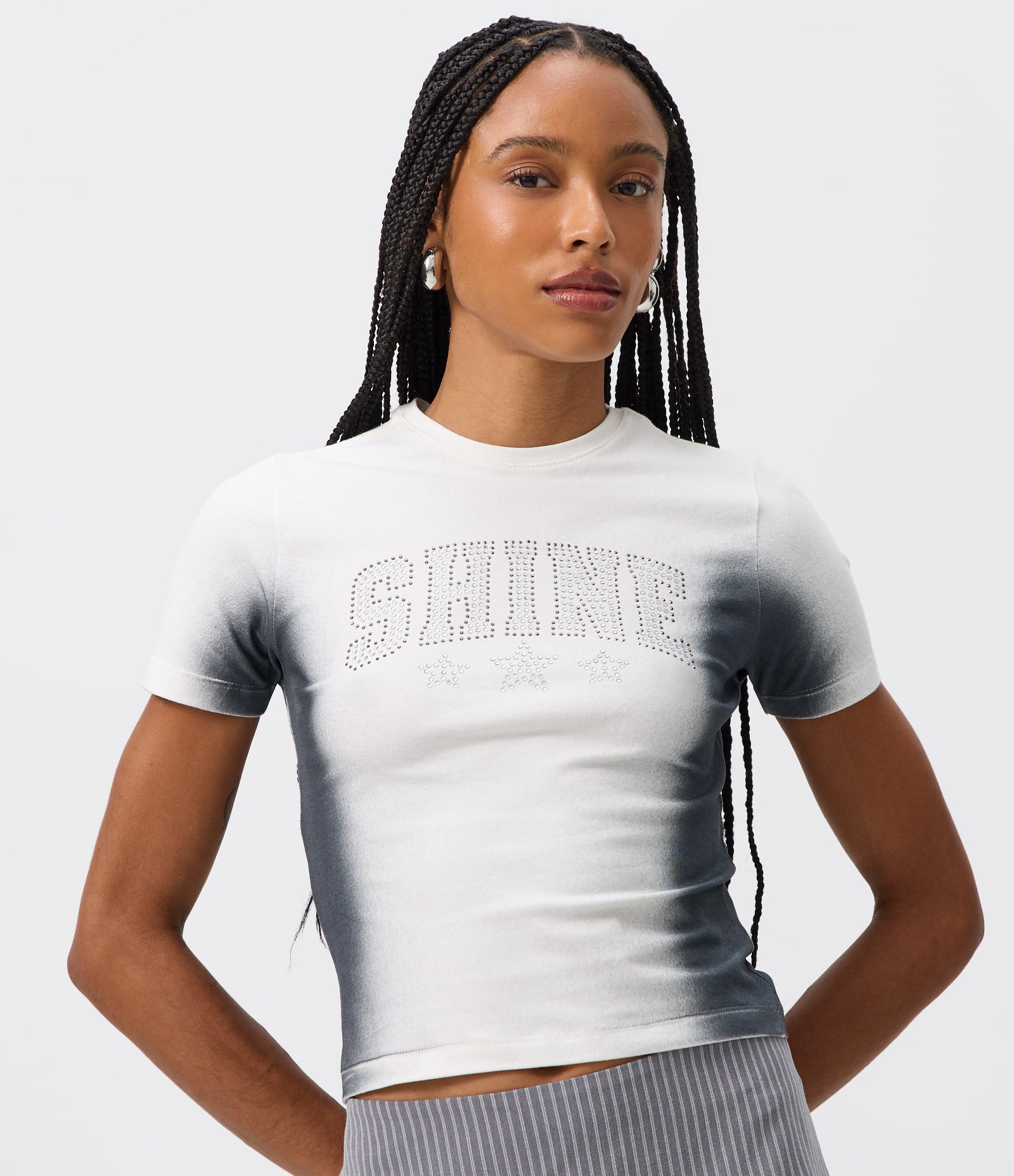 Camiseta Baby Tee com Lettering Shine em Brilho e Detalhe Lateral Contrastante Branco 1