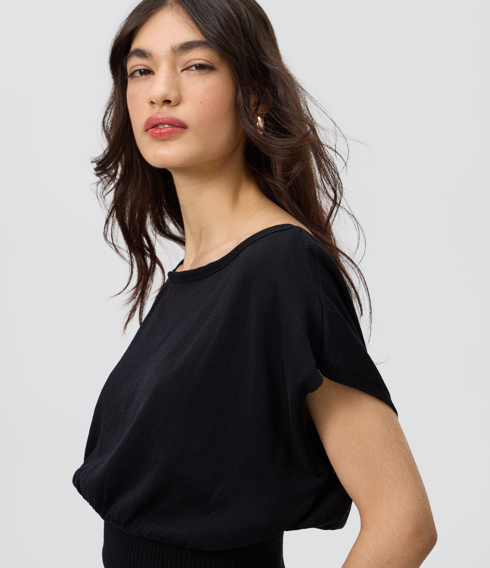 Blusa Ombro a Ombro em Tricô Texturizado com Cintura Ajustada Franzida Preto 3