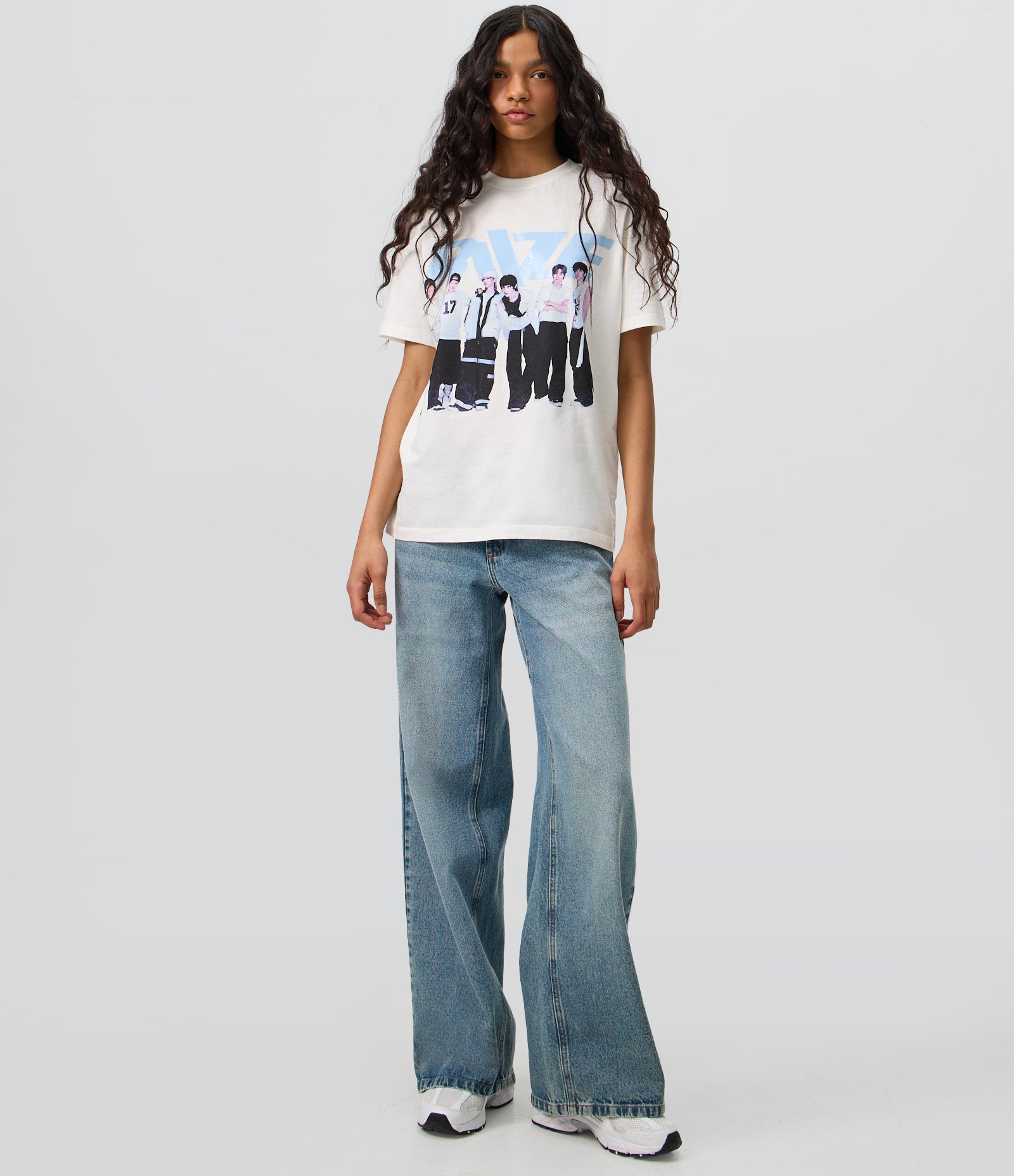 Camiseta RIIZE com Lettering e Estampa Fotográfica Branco 2