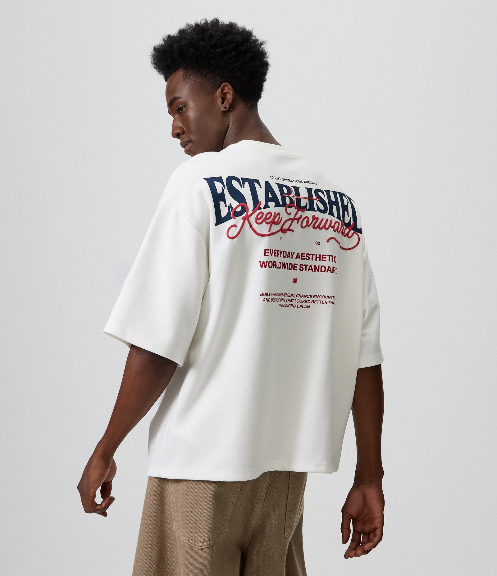Camiseta Oversized em Suedine com Lettering Frontal e Posterior Branco 1