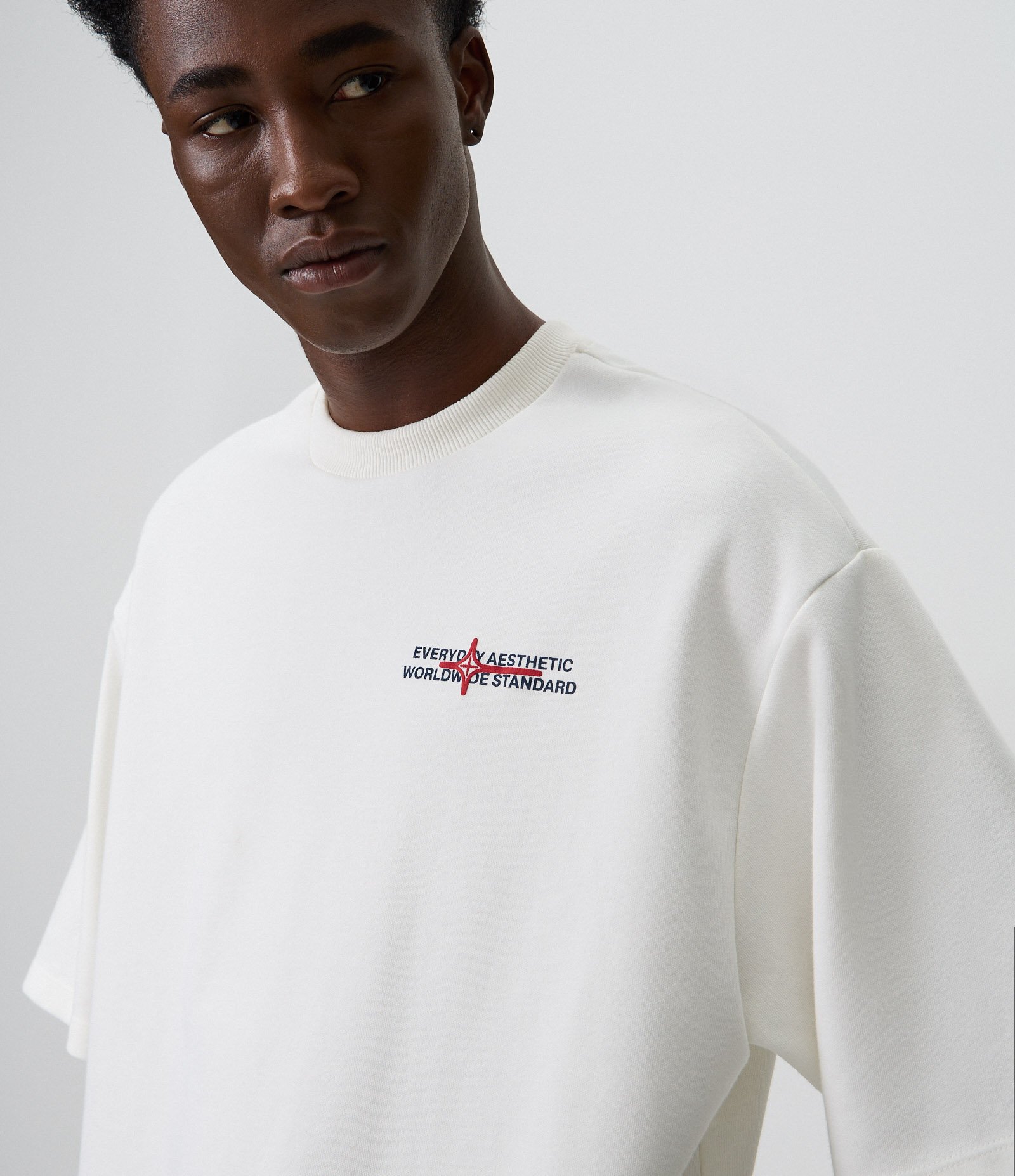 Camiseta Oversized em Suedine com Lettering Frontal e Posterior Branco 3