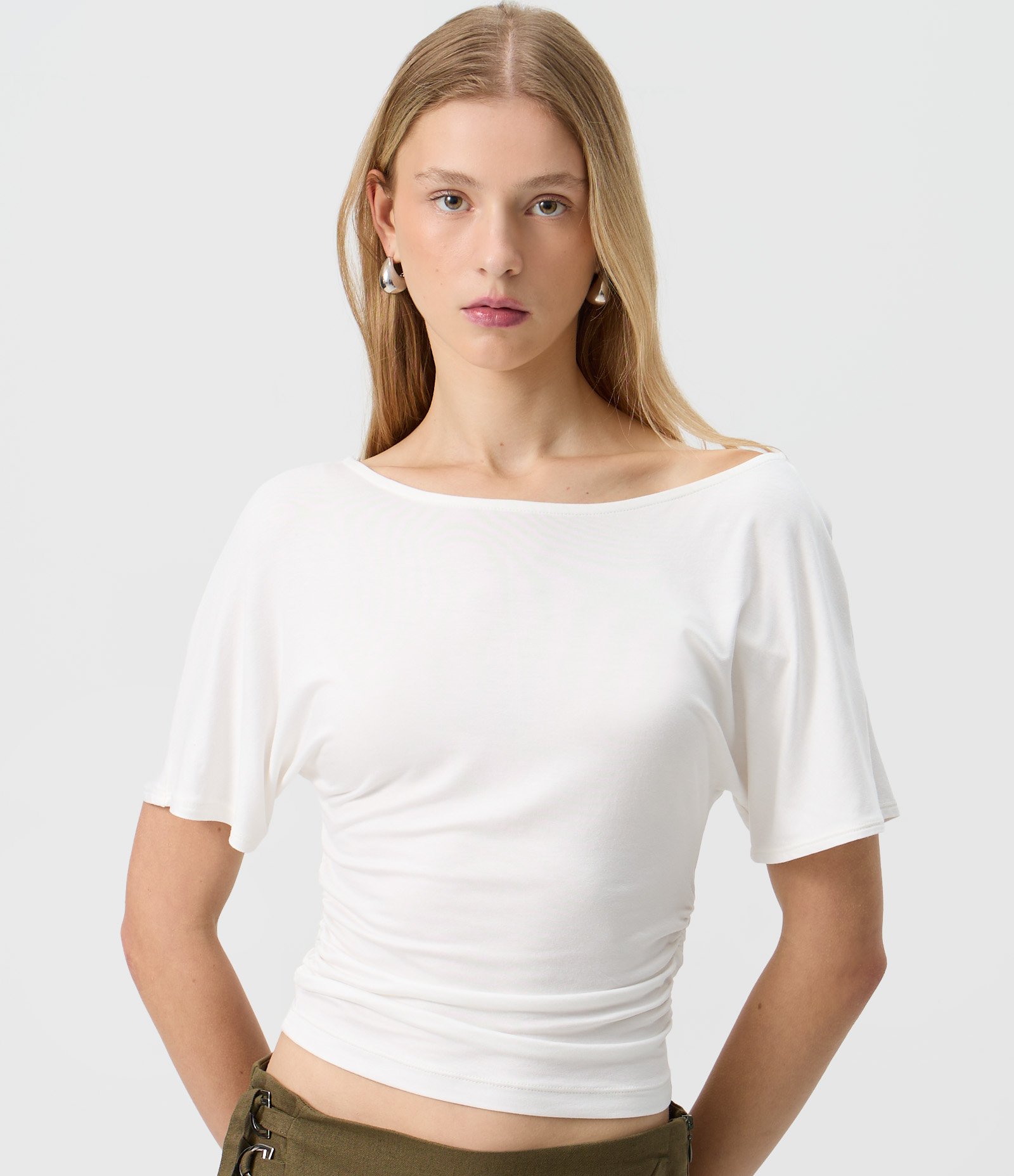 Blusa Ombro a Ombro com Franzidinho Branco 3