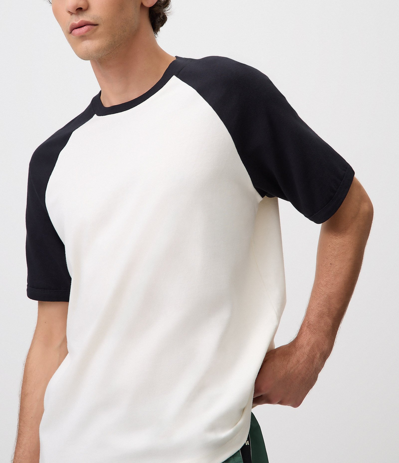 Camiseta Regular em Algodão com Manga Raglan Contrastante Branco 4