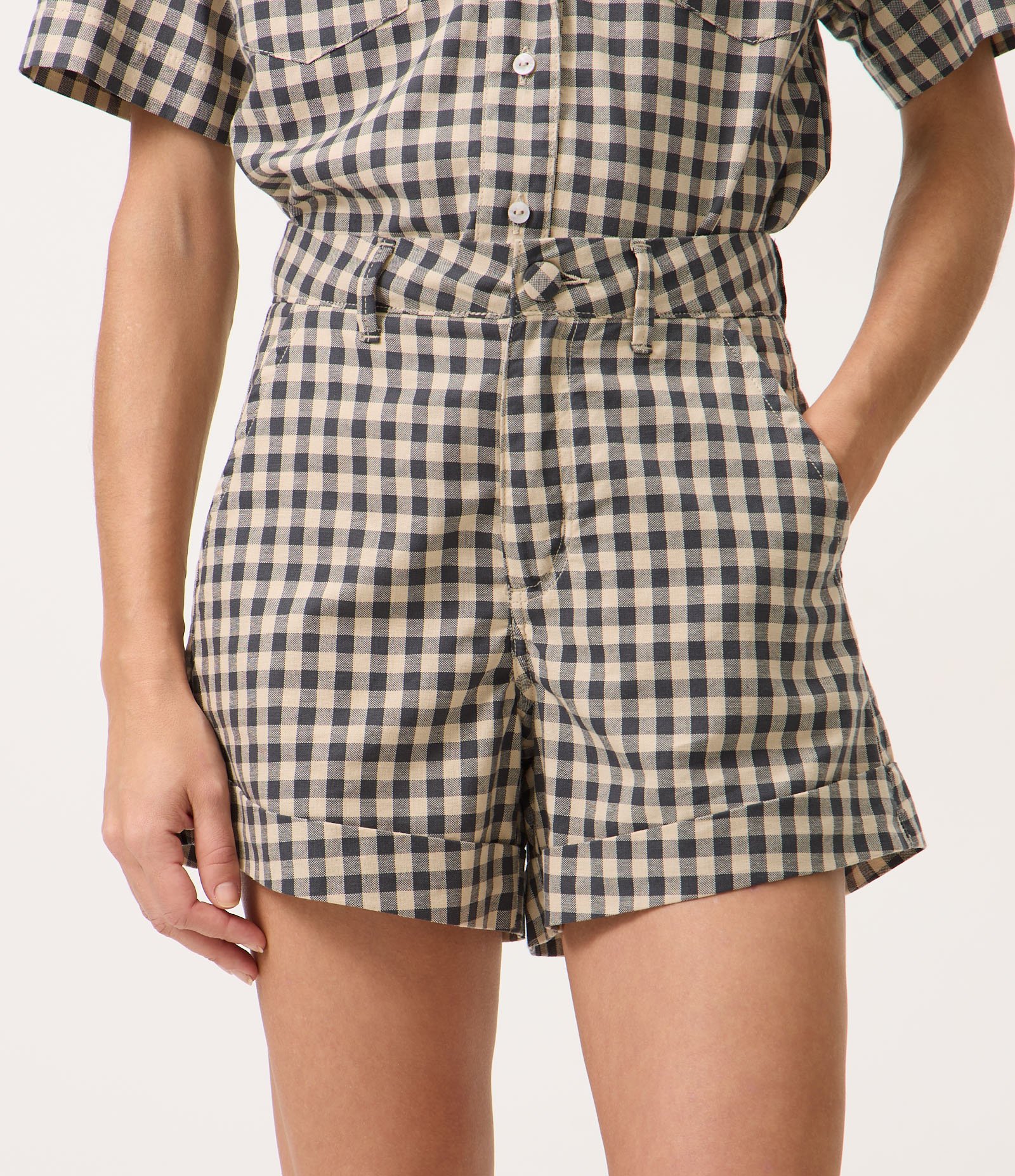 Short Evasê em Sarja com Estampa Xadrez Vichy Cinza 3