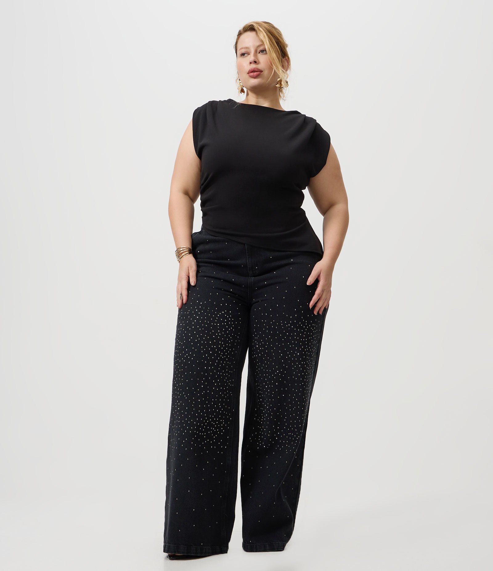 Blusa em Crepe com Franzidos e Ponta Alongada Curve & Plus Size Preto 2