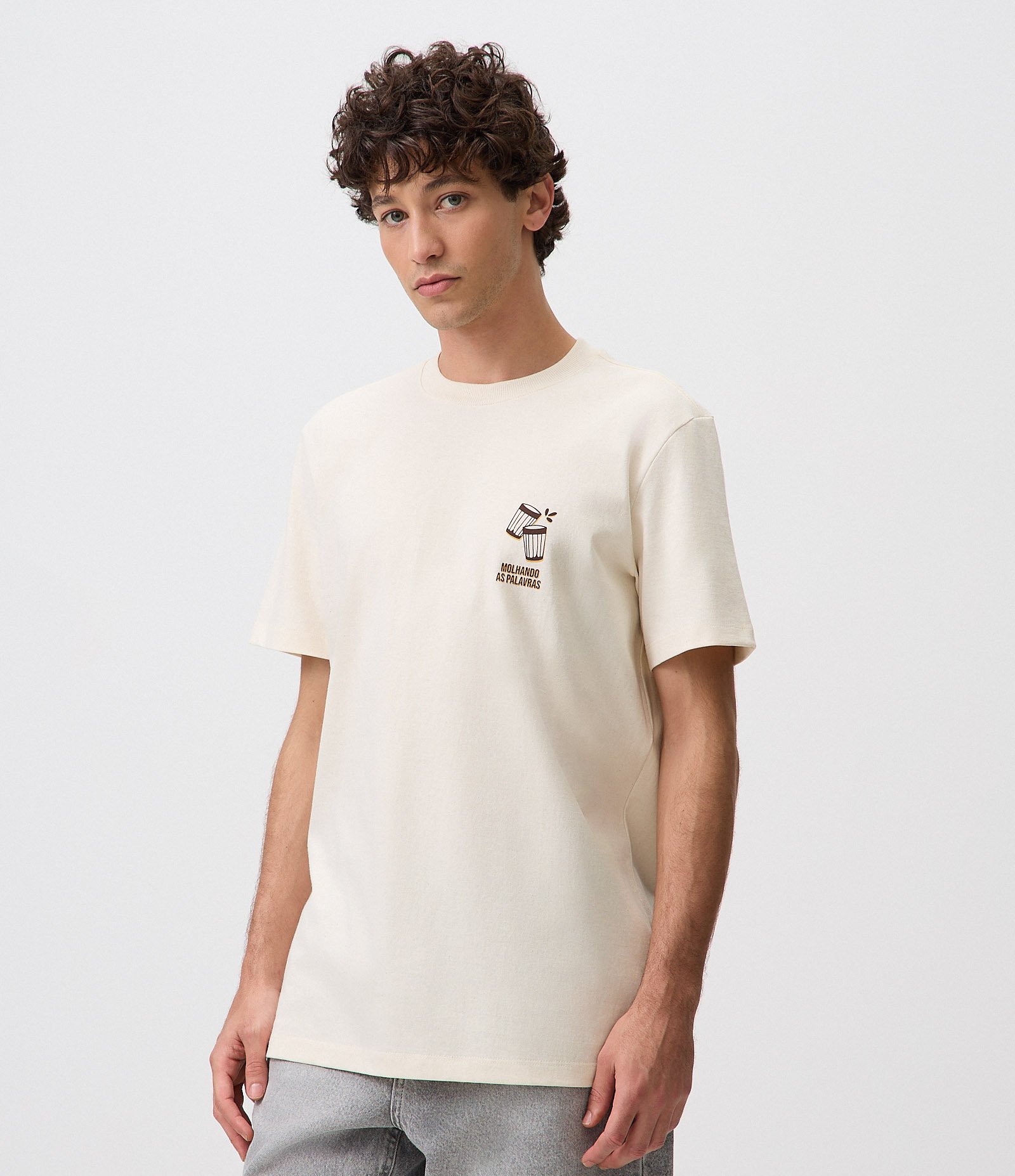 Camiseta Comfort em Algodão com Estampa Ícones de Copos Branco 1