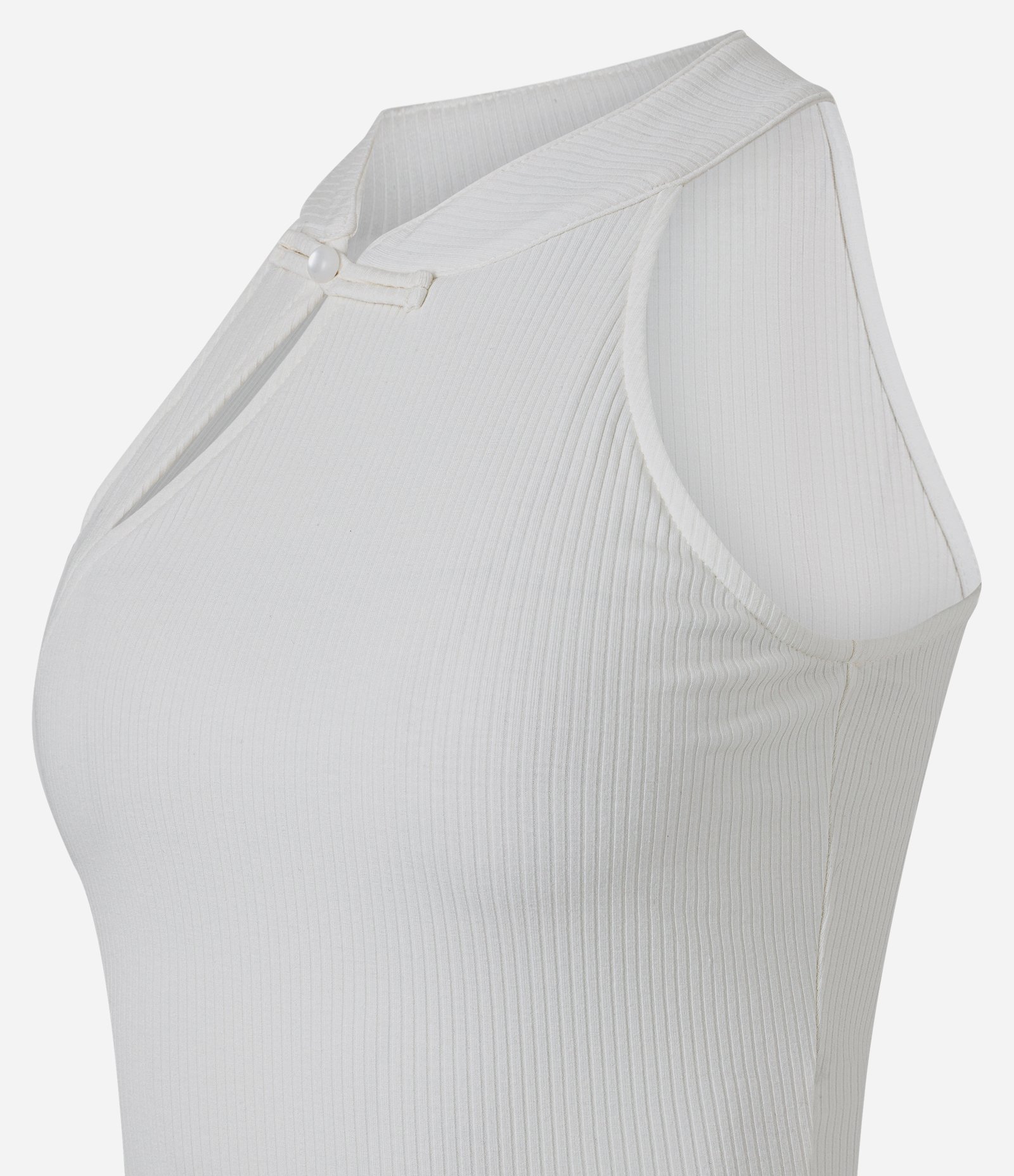 Blusa em Ribana com Gola Alta e Fechamento Alamar Branco 6