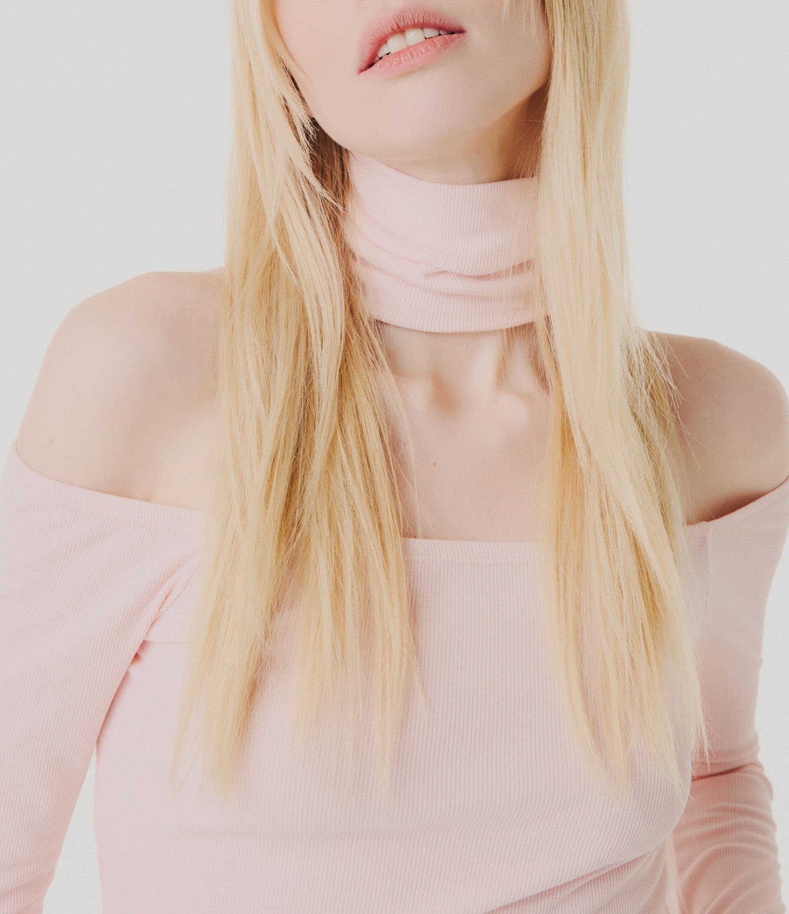 Blusa Ombro a Ombro em Ribana com Gola Alta Rosa 3