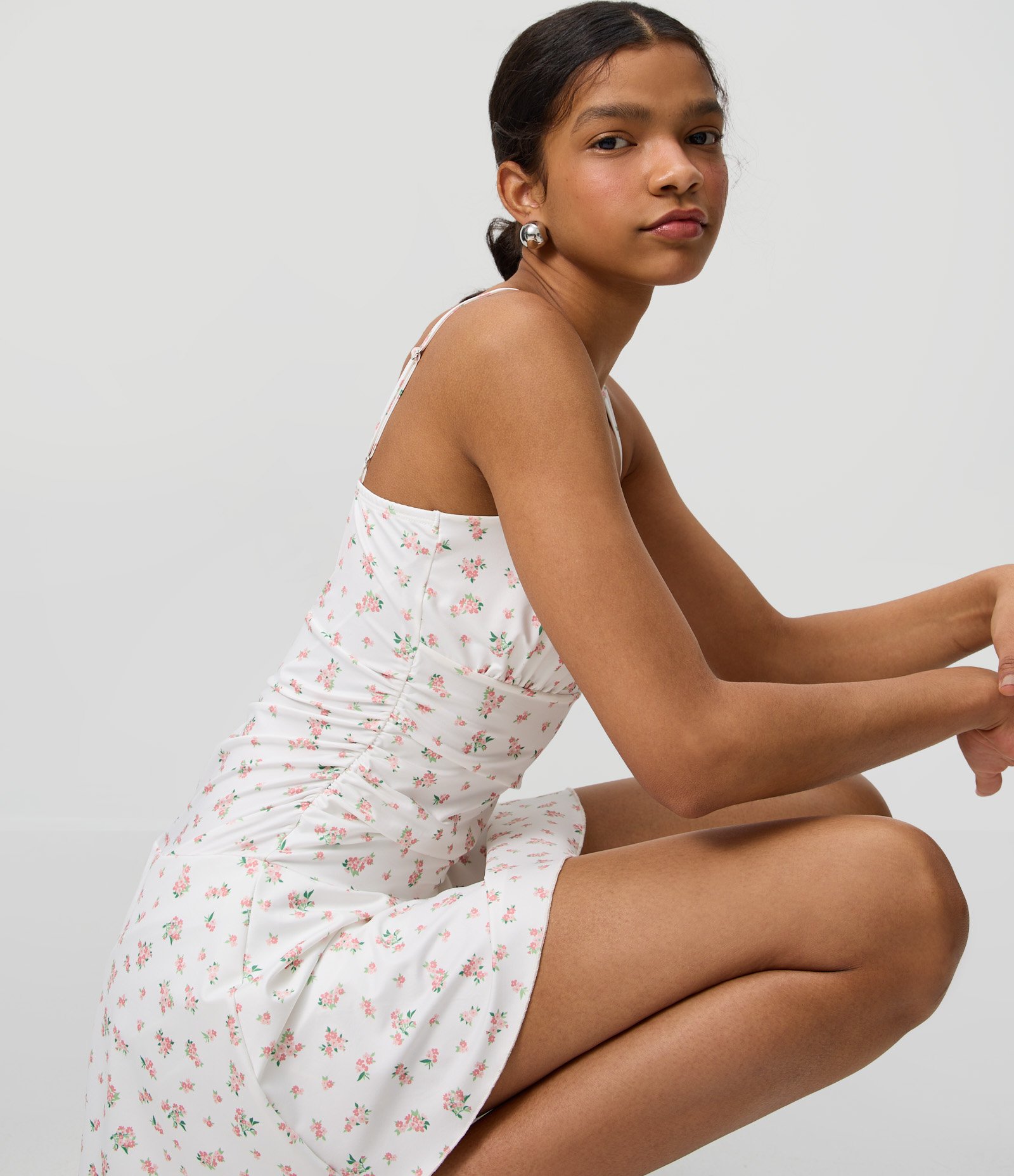 Vestido Curto Floral em Microfibra com Decote Transpassado Branco 3