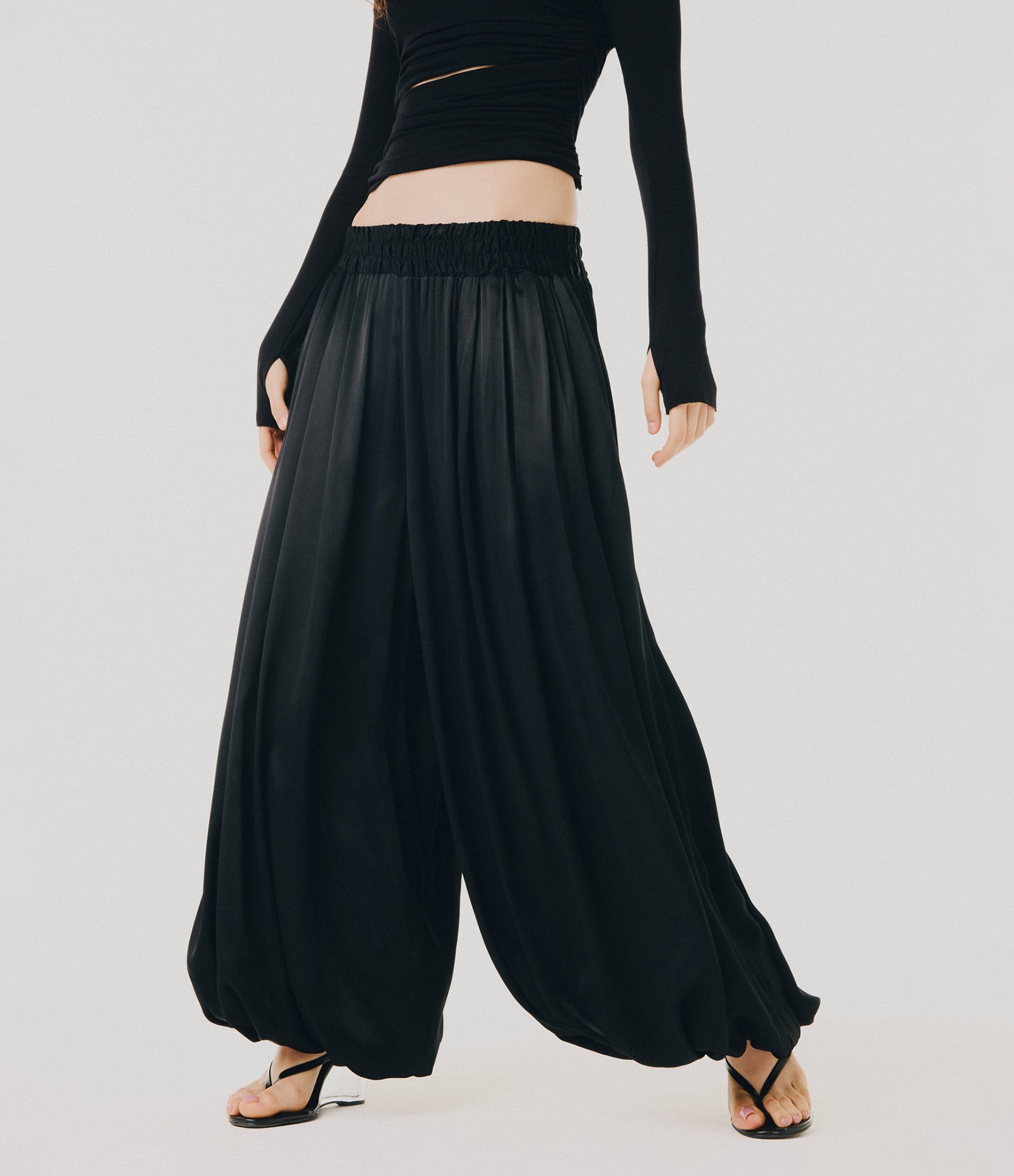 Calça Aladim em Viscose com Elástico no Cós Preto 2