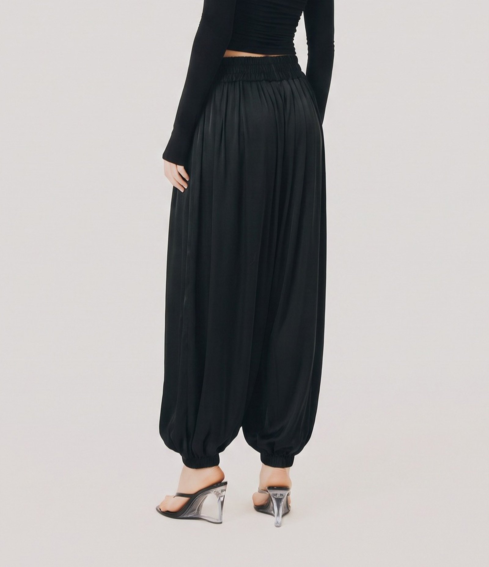 Calça Aladim em Viscose com Elástico no Cós Preto 4