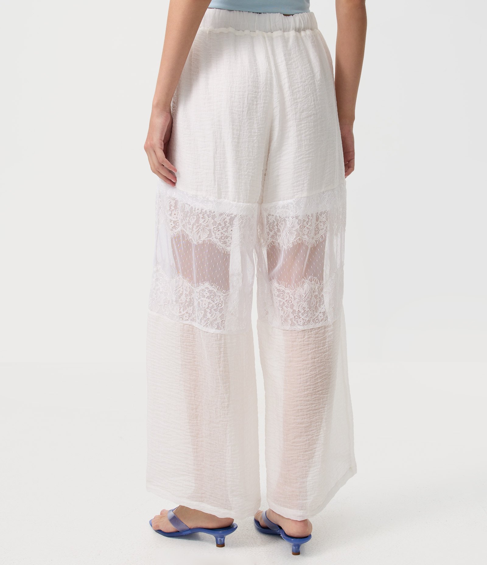 Calça Aladim em Viscolinho com Recortes de Renda Branco 1