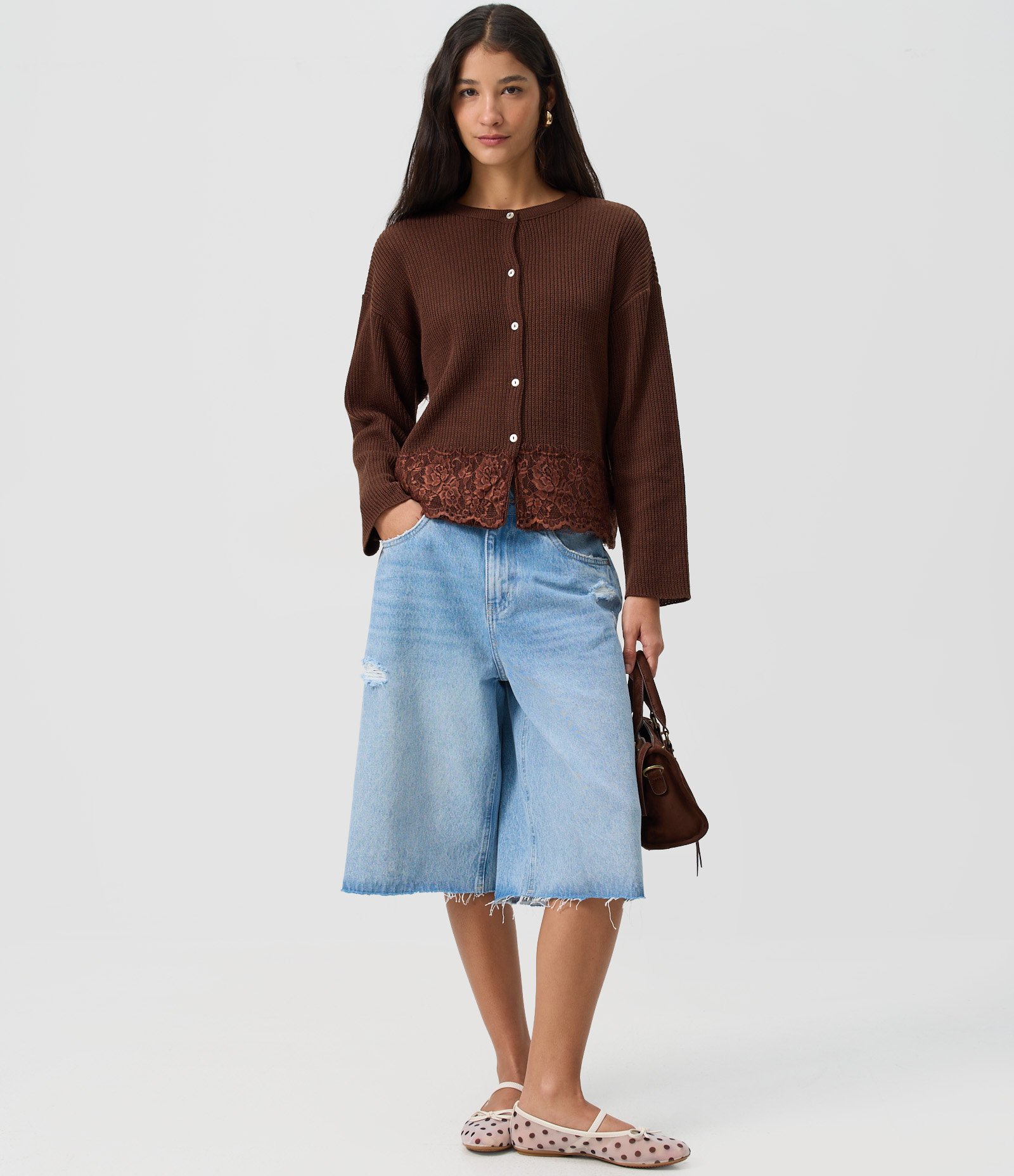 Cardigan em Tricô com Detalhe de Renda na Barra Marrom 2