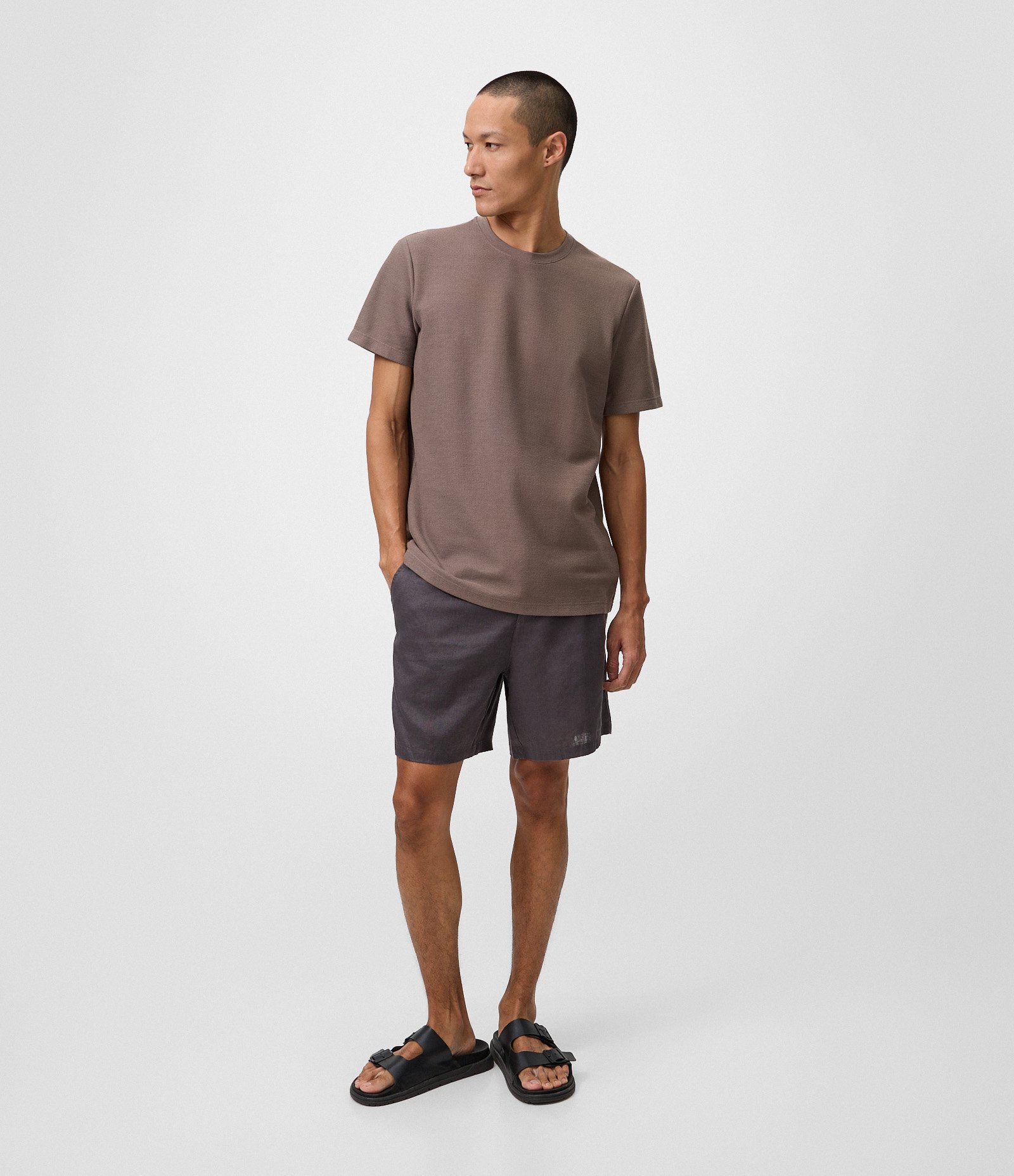 Camiseta Regular Básica com Textura Colmeia Marrom Escuro 2