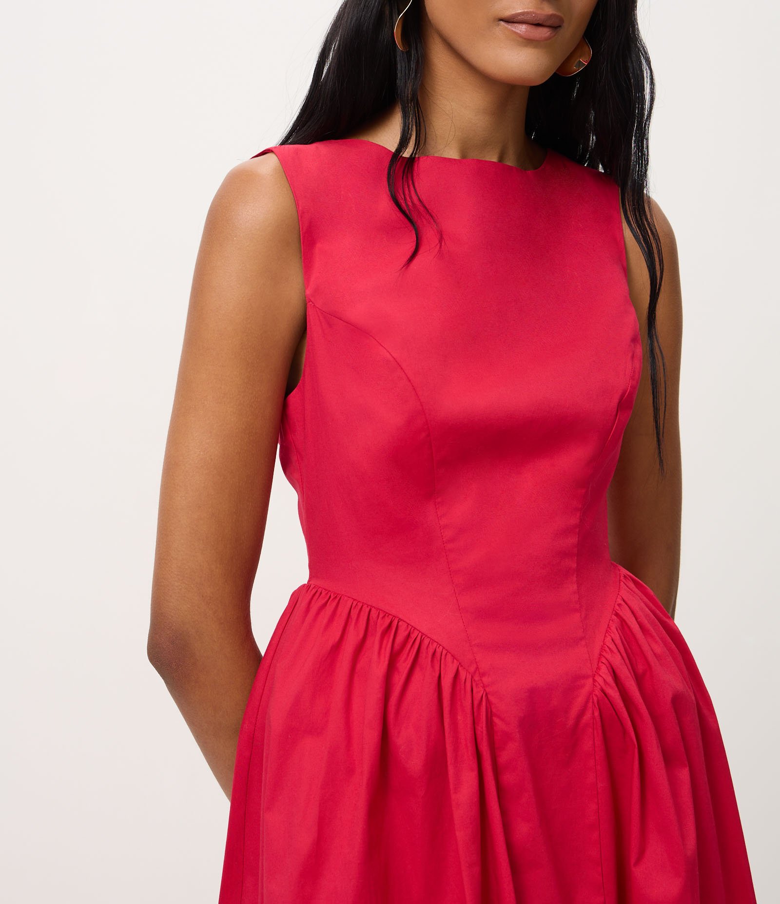 Vestido New Midi em Tricoline com Decote Canoa e Recortes Estruturados Vermelho 3
