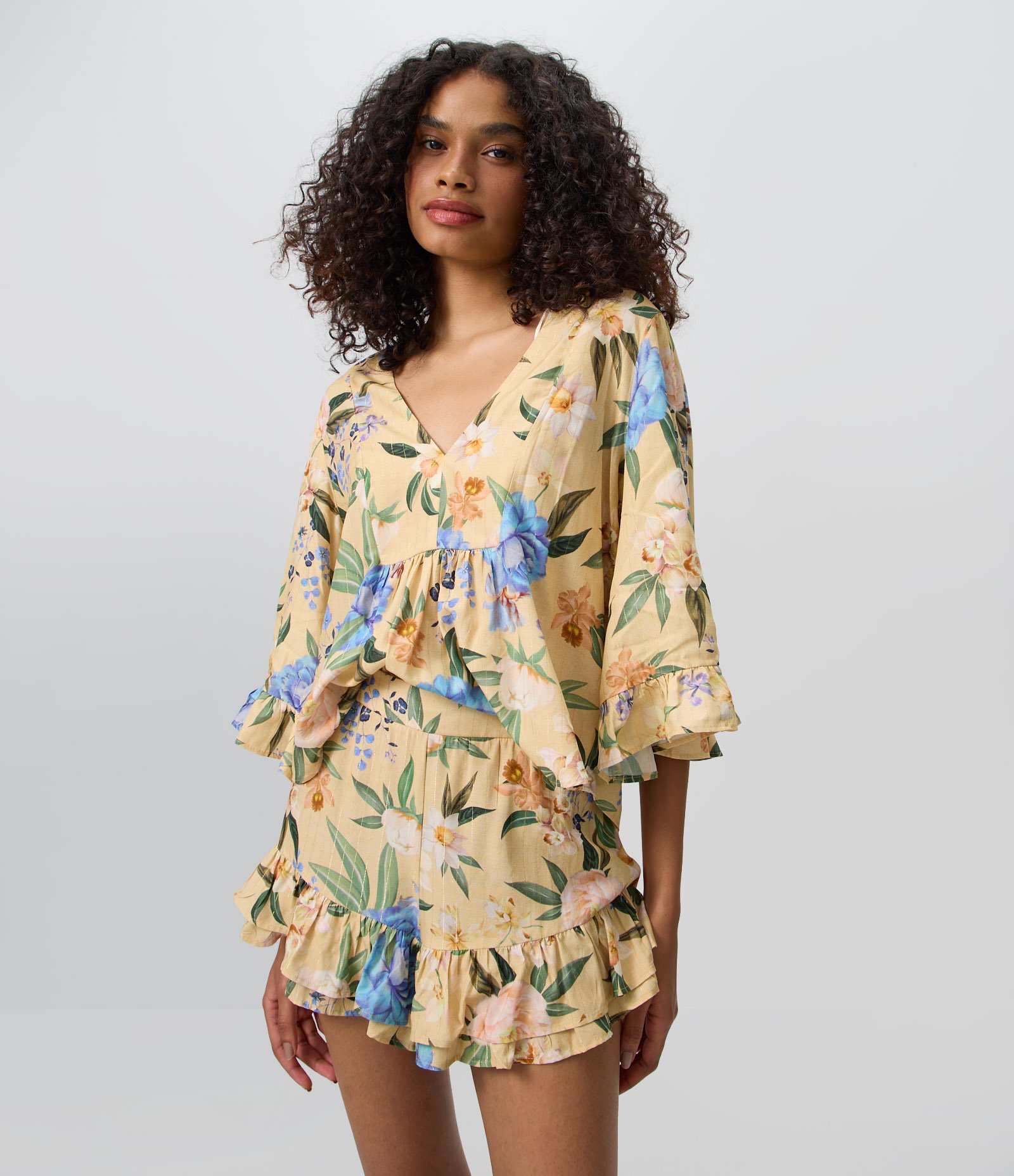 Short Saia Floral em Viscolinho com Babados e Cintura Alta Amarelo 1