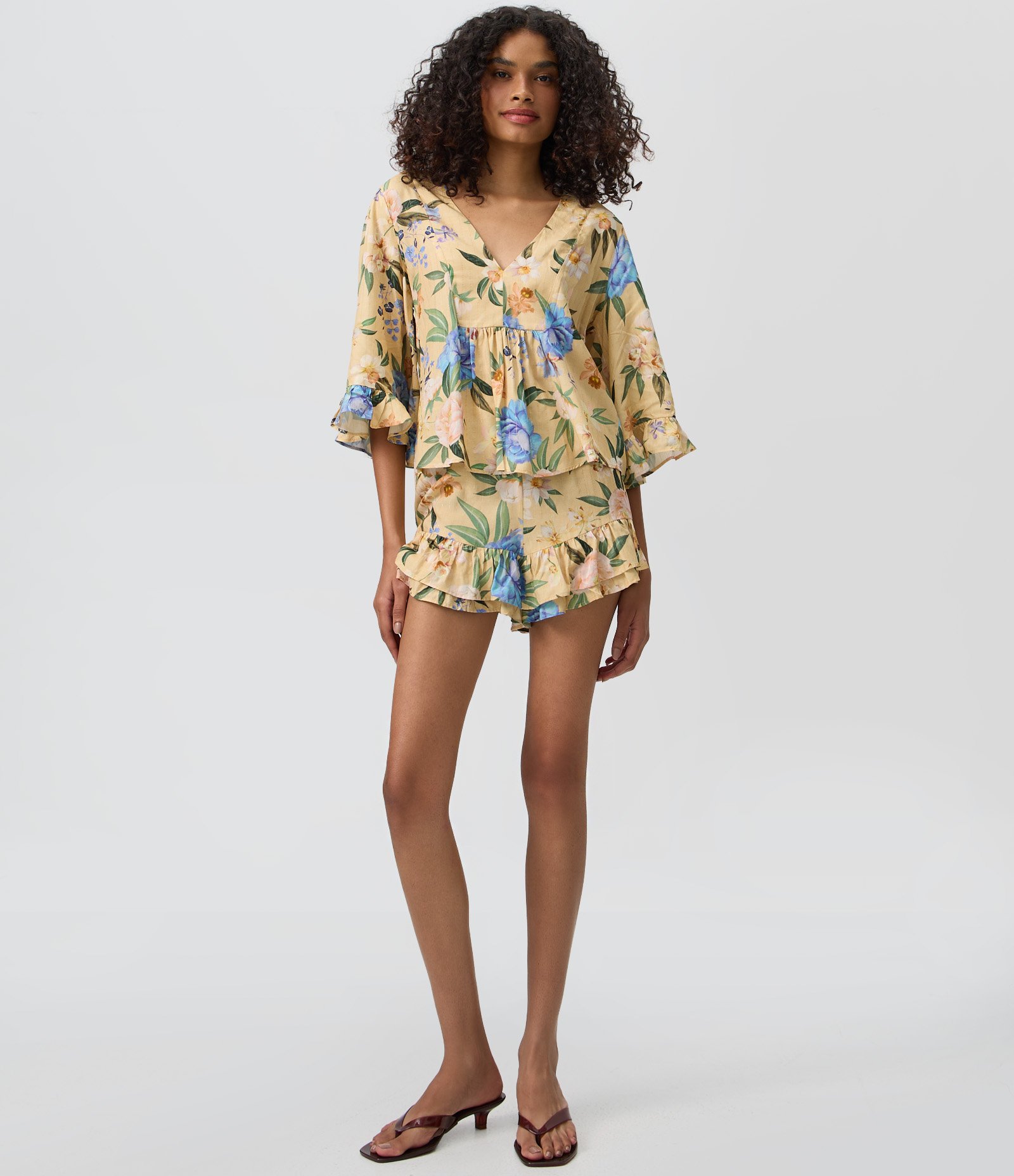 Short Saia Floral em Viscolinho com Babados e Cintura Alta Amarelo 2