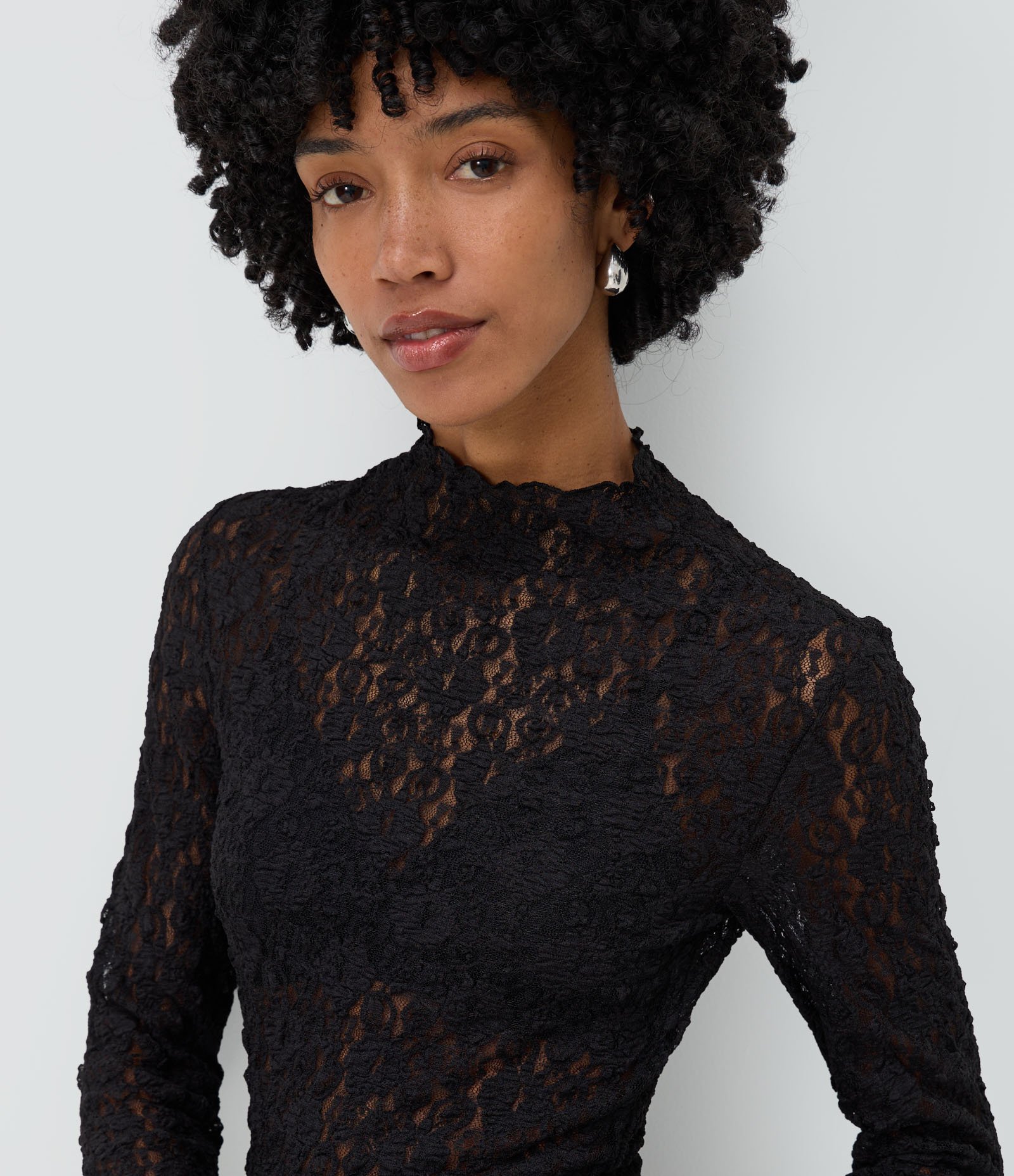 Blusa Manga Longa em Renda Floral com Gola Alta Preto 3