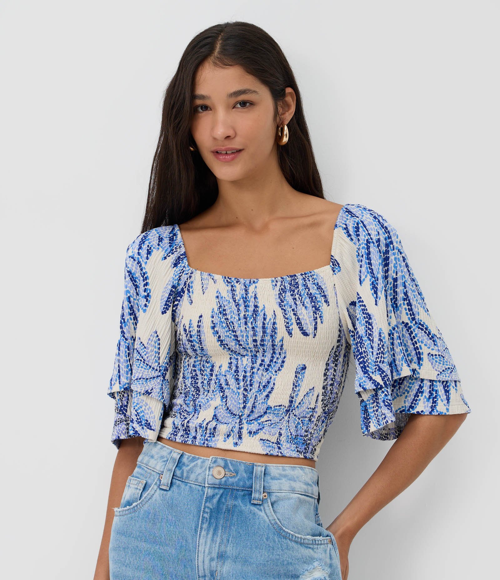 Blusa Cropped Estampada com Franzido e Mangas com Barra Dupla Off White 1