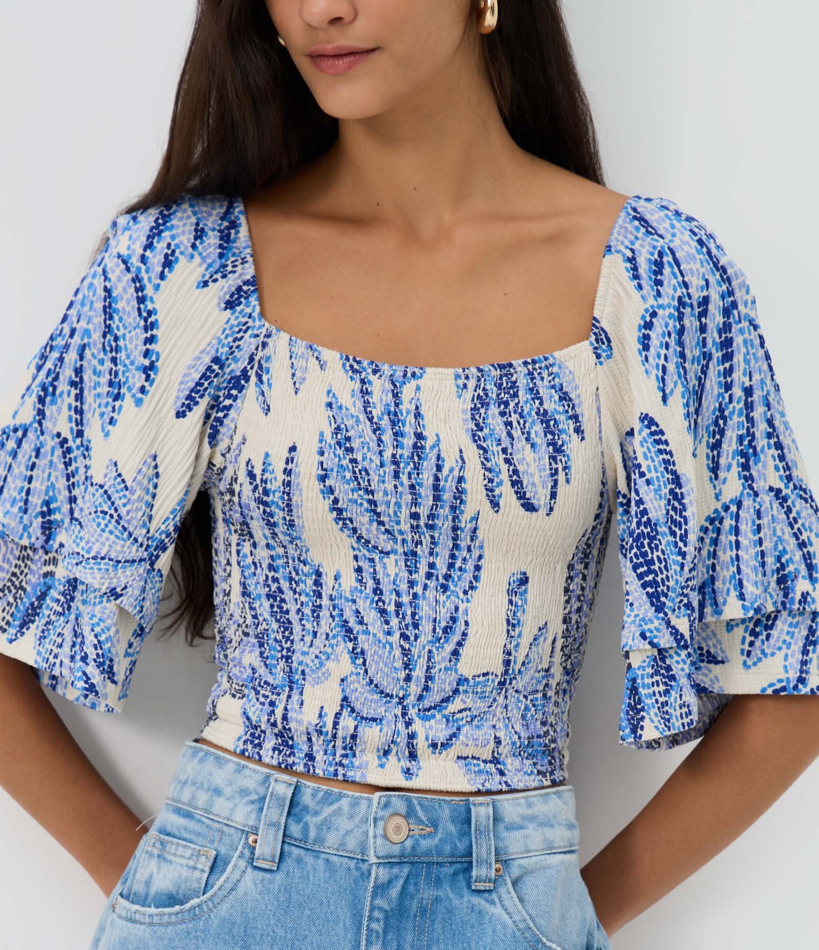 Blusa Cropped Estampada com Franzido e Mangas com Barra Dupla Off White 3