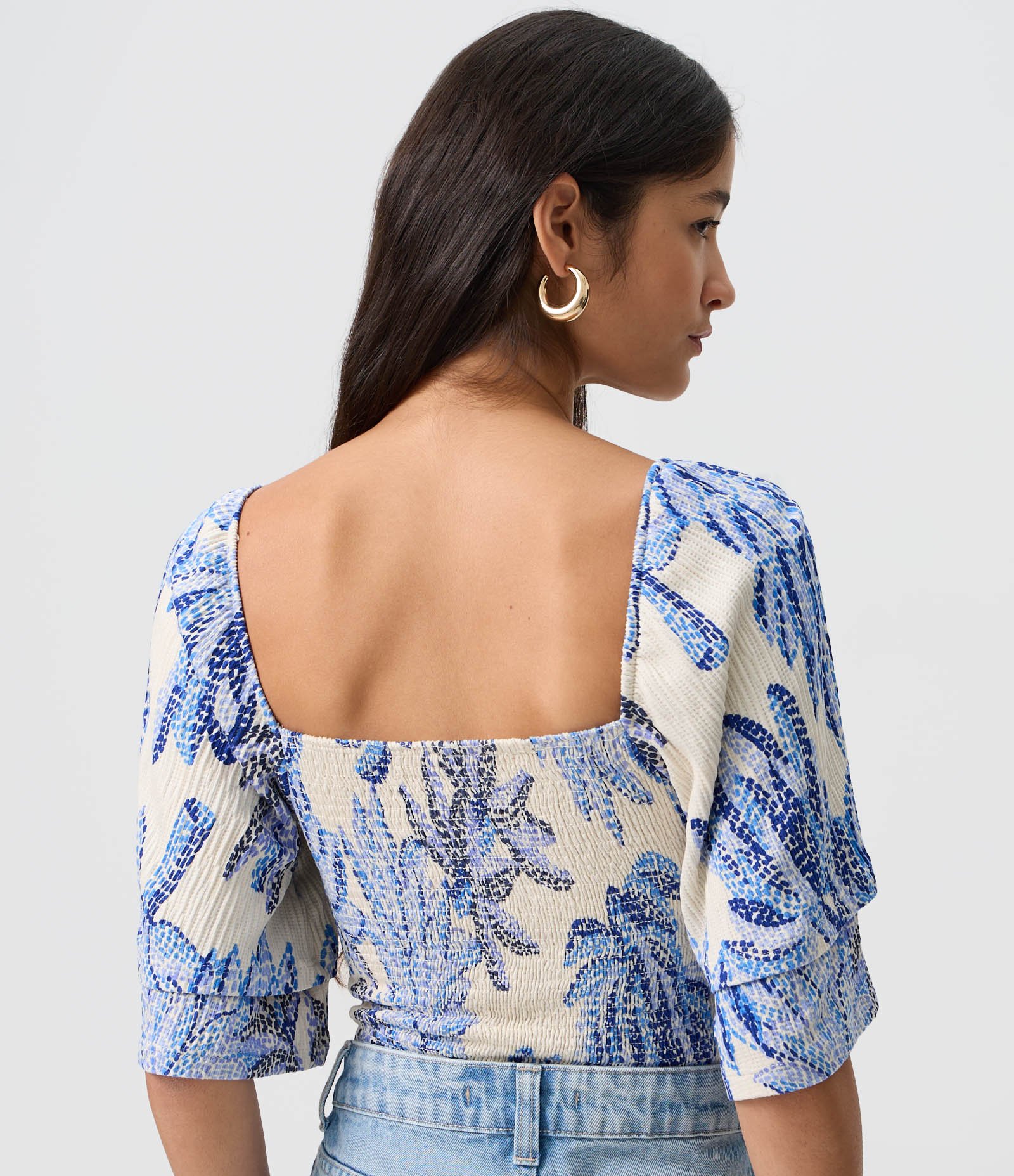 Blusa Cropped Estampada com Franzido e Mangas com Barra Dupla Off White 4